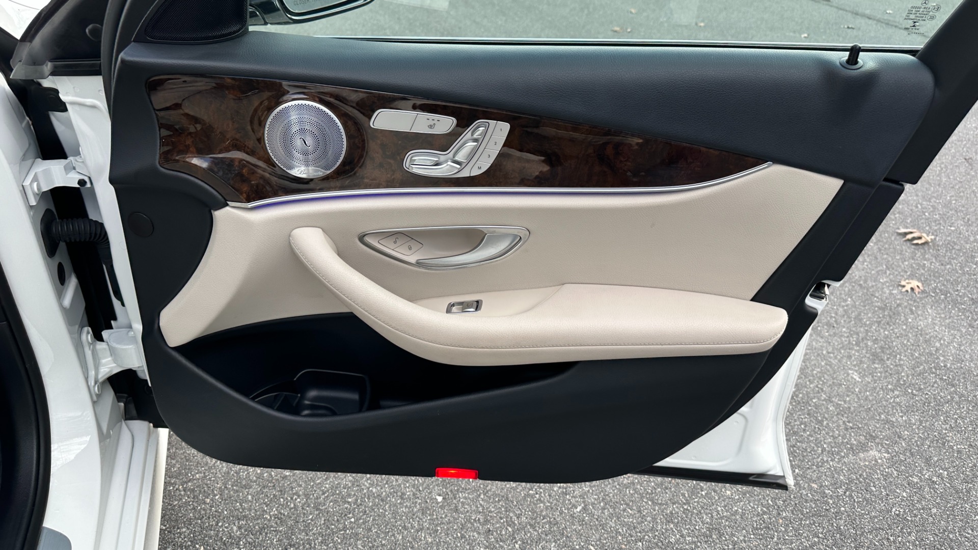 Used 2019 Mercedes-Benz E-Class E300 / PREMIUM PACKAGE / BLIND SPOT / BURMESTER SOUND / HEATED STEERING for sale $35,400 at Formula Imports in Charlotte NC 28227 22