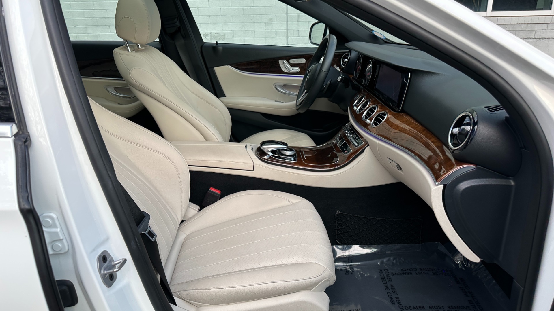 Used 2019 Mercedes-Benz E-Class E300 / PREMIUM PACKAGE / BLIND SPOT / BURMESTER SOUND / HEATED STEERING for sale $35,400 at Formula Imports in Charlotte NC 28227 24