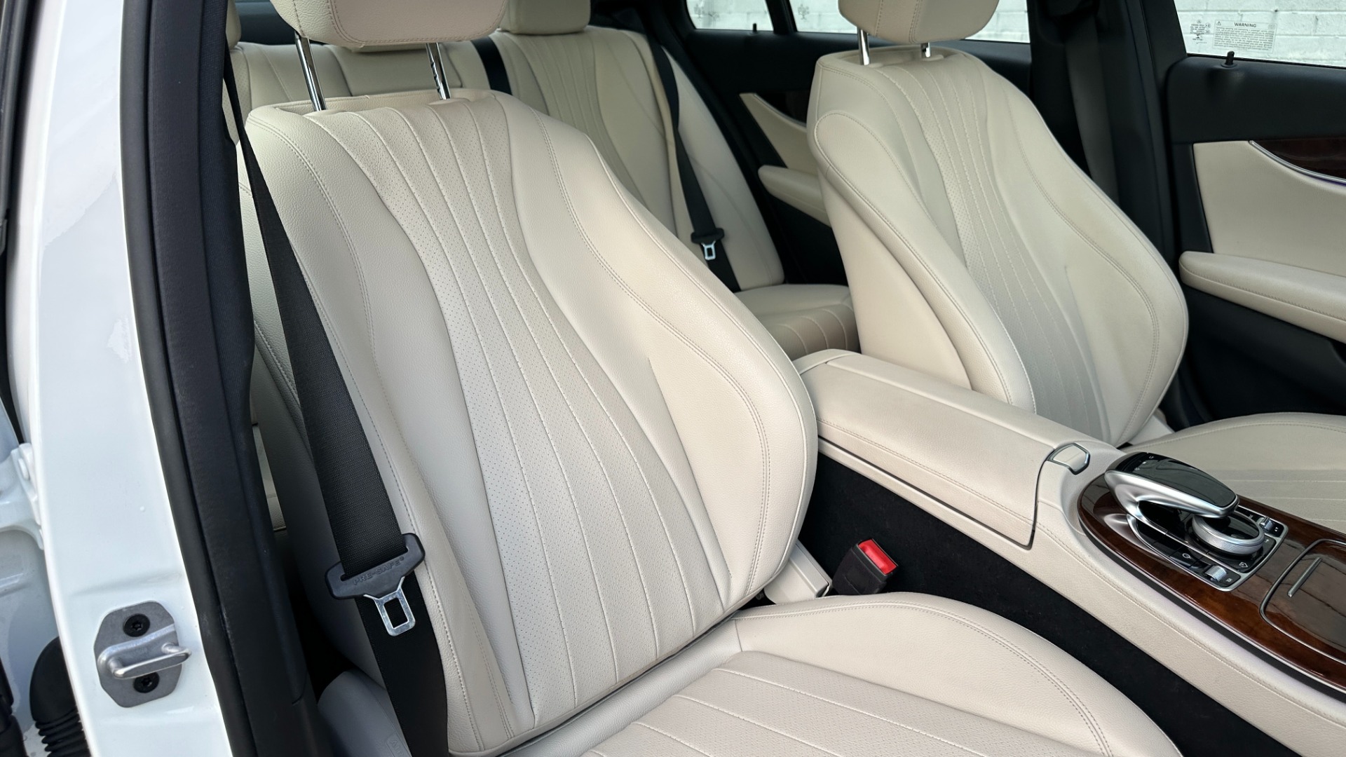 Used 2019 Mercedes-Benz E-Class E300 / PREMIUM PACKAGE / BLIND SPOT / BURMESTER SOUND / HEATED STEERING for sale $35,400 at Formula Imports in Charlotte NC 28227 25