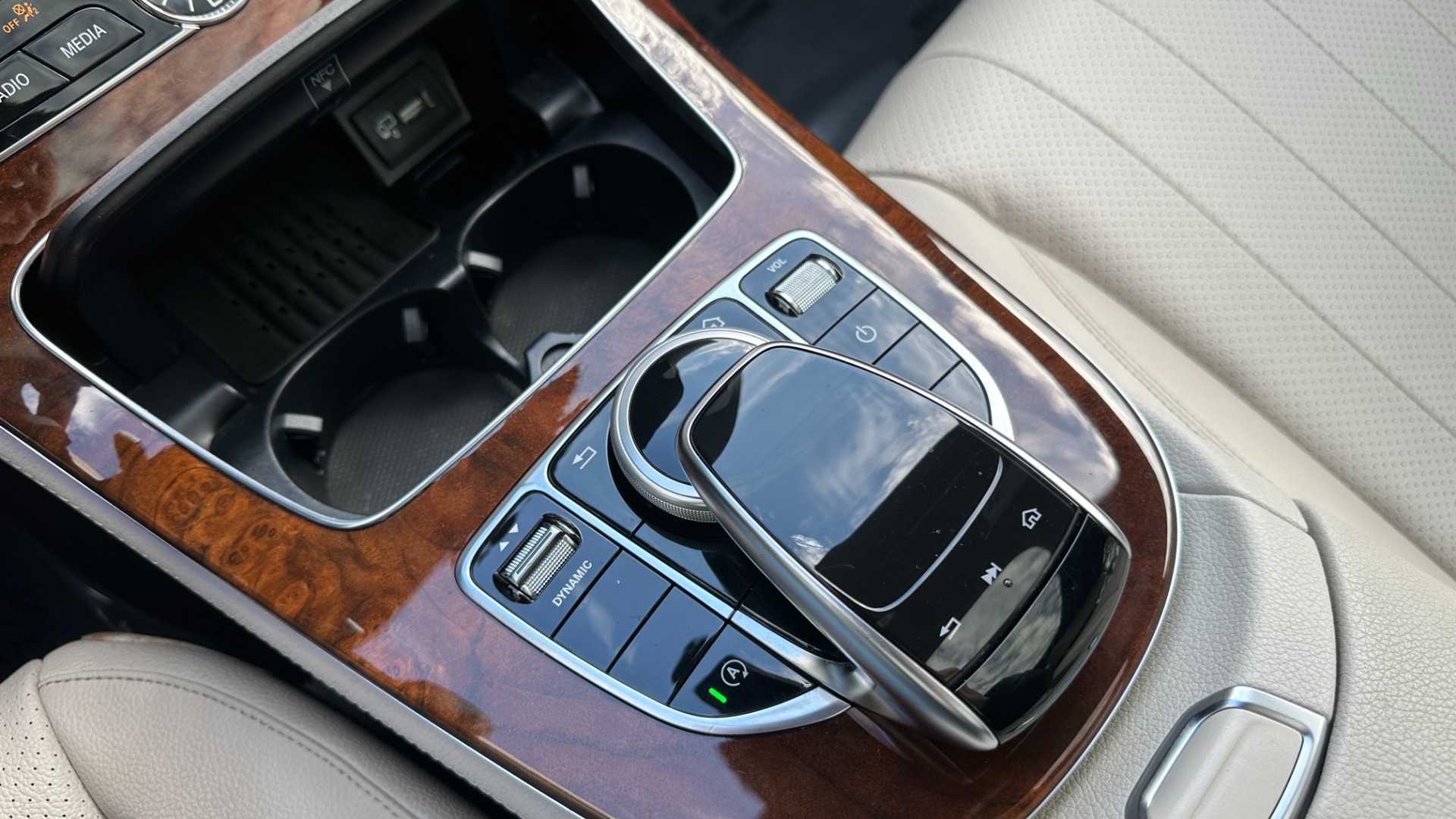 Used 2019 Mercedes-Benz E-Class E300 / PREMIUM PACKAGE / BLIND SPOT / BURMESTER SOUND / HEATED STEERING for sale $35,400 at Formula Imports in Charlotte NC 28227 31