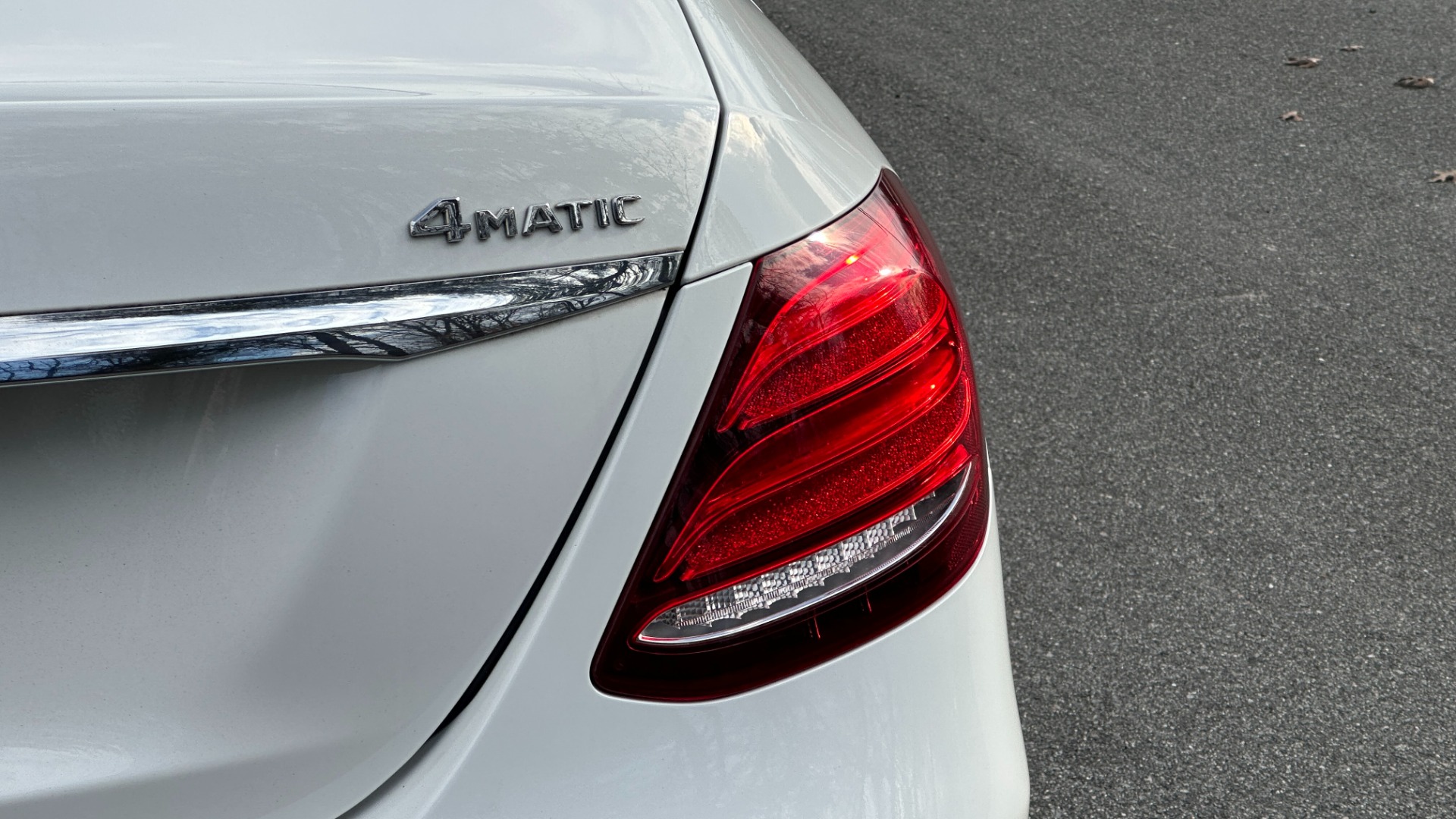 Used 2019 Mercedes-Benz E-Class E300 / PREMIUM PACKAGE / BLIND SPOT / BURMESTER SOUND / HEATED STEERING for sale $35,400 at Formula Imports in Charlotte NC 28227 38