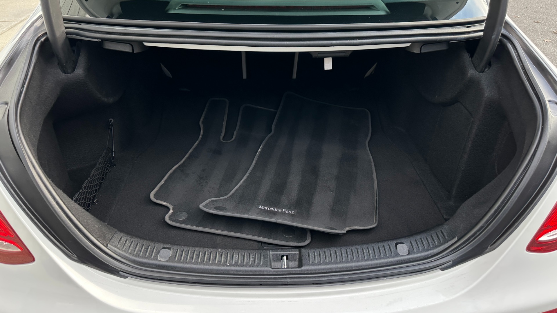 Used 2019 Mercedes-Benz E-Class E300 / PREMIUM PACKAGE / BLIND SPOT / BURMESTER SOUND / HEATED STEERING for sale Sold at Formula Imports in Charlotte NC 28227 39