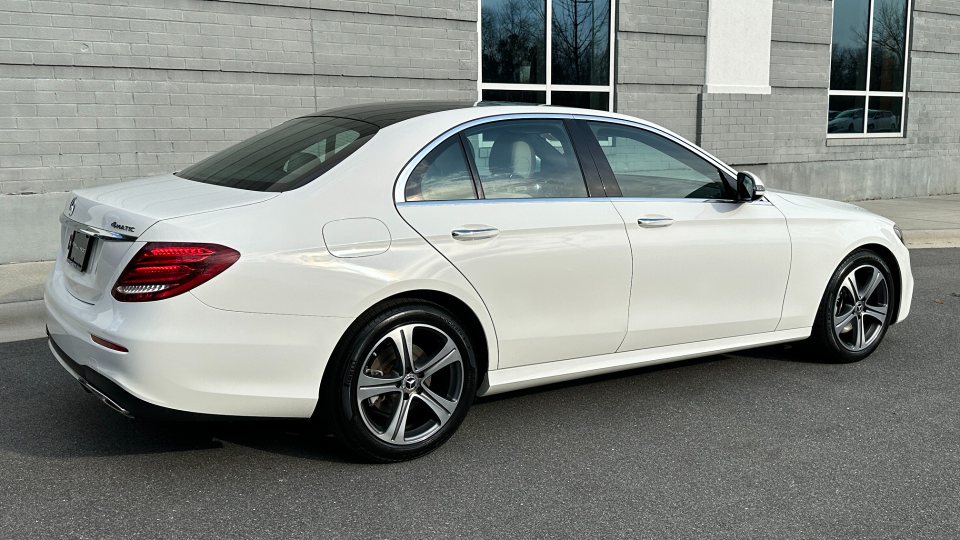 Used 2019 Mercedes-Benz E-Class E300 / PREMIUM PACKAGE / BLIND SPOT / BURMESTER SOUND / HEATED STEERING for sale $41,495 at Formula Imports in Charlotte NC 28227 4