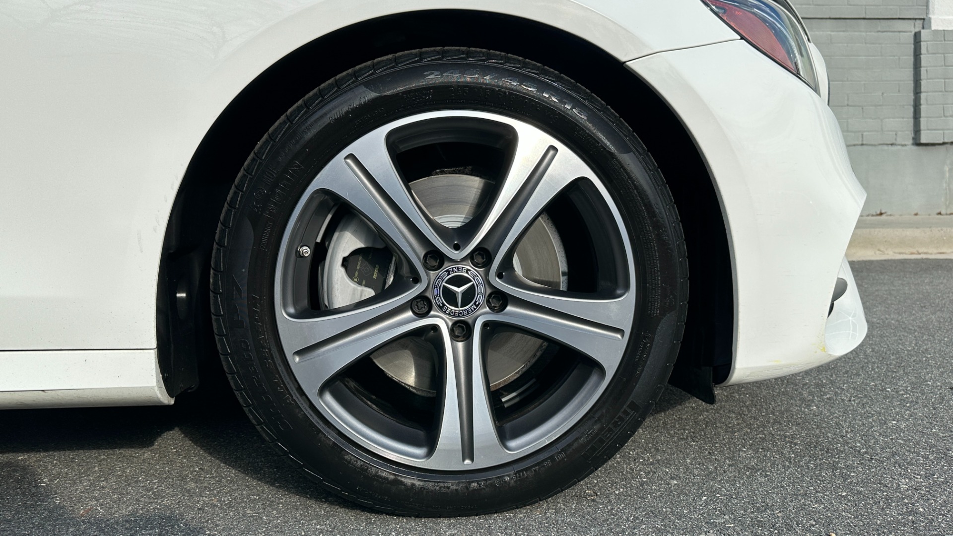 Used 2019 Mercedes-Benz E-Class E300 / PREMIUM PACKAGE / BLIND SPOT / BURMESTER SOUND / HEATED STEERING for sale Sold at Formula Imports in Charlotte NC 28227 42
