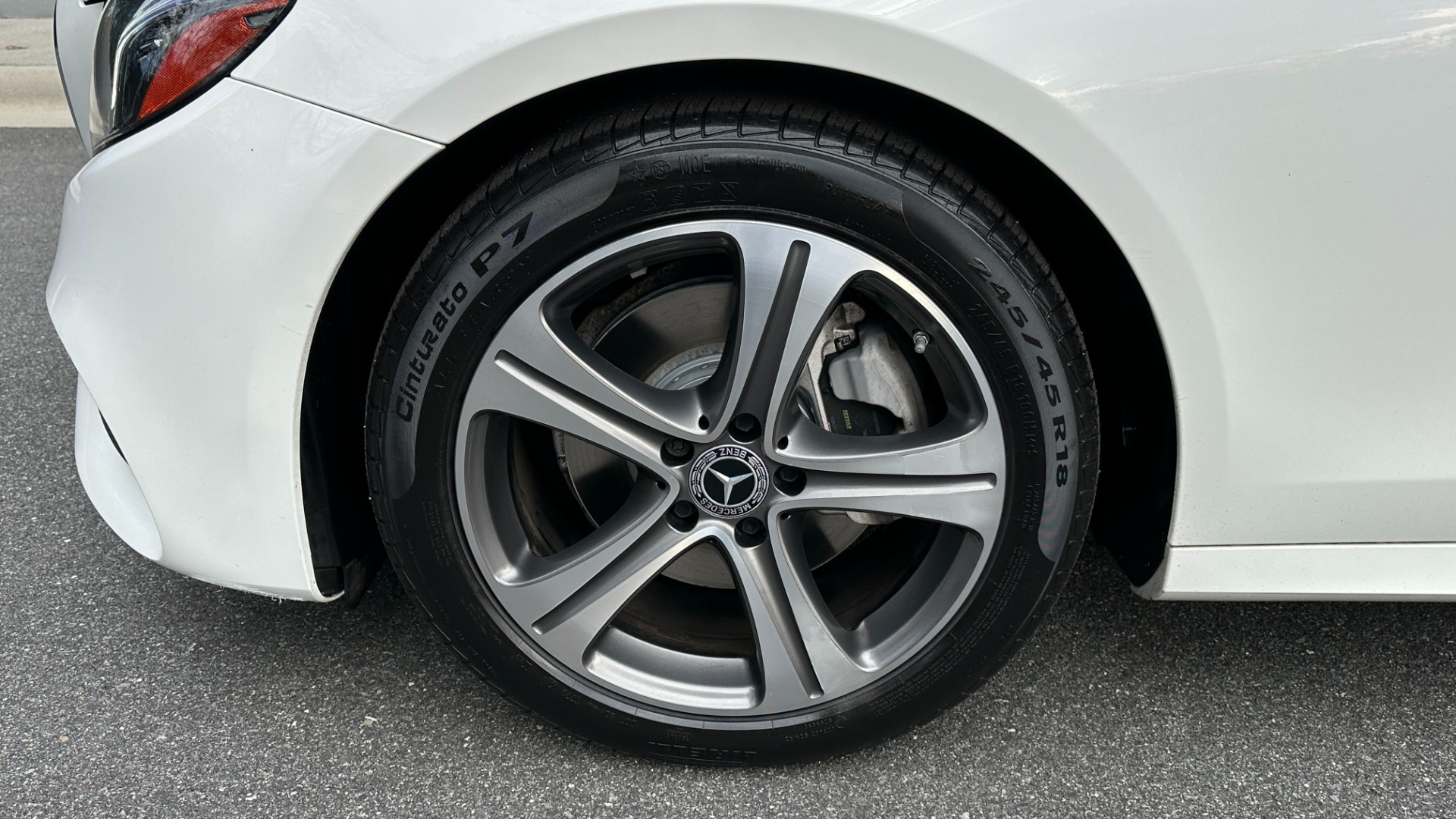 Used 2019 Mercedes-Benz E-Class E300 / PREMIUM PACKAGE / BLIND SPOT / BURMESTER SOUND / HEATED STEERING for sale $35,400 at Formula Imports in Charlotte NC 28227 43