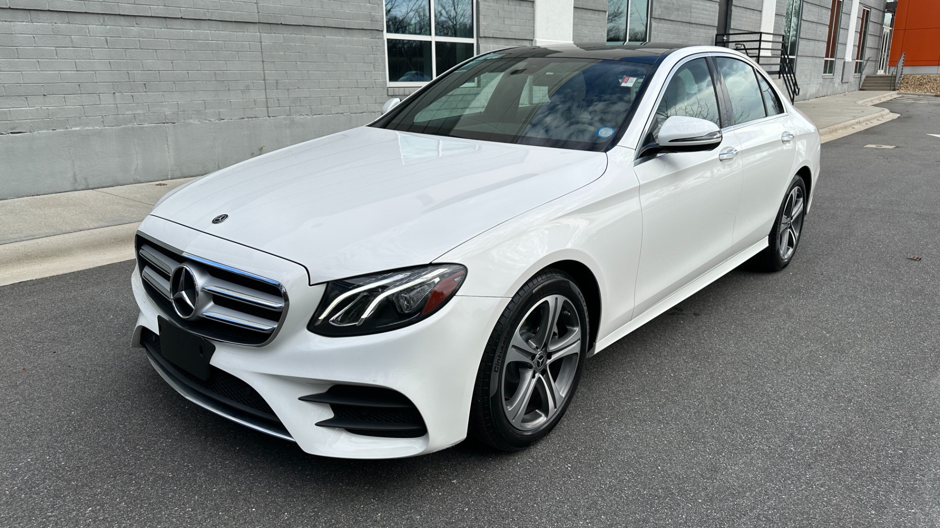 Used 2019 Mercedes-Benz E-Class E300 / PREMIUM PACKAGE / BLIND SPOT / BURMESTER SOUND / HEATED STEERING for sale $35,400 at Formula Imports in Charlotte NC 28227 5