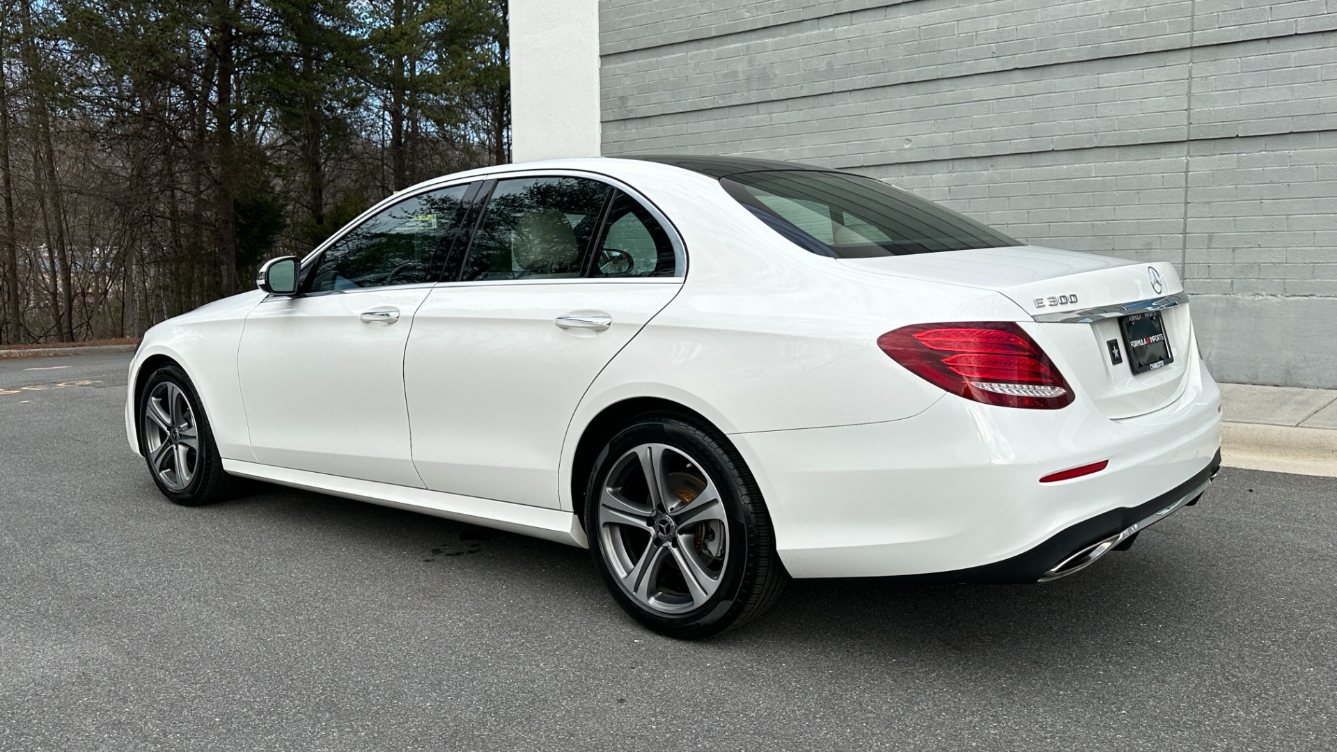 Used 2019 Mercedes-Benz E-Class E300 / PREMIUM PACKAGE / BLIND SPOT / BURMESTER SOUND / HEATED STEERING for sale $35,400 at Formula Imports in Charlotte NC 28227 7