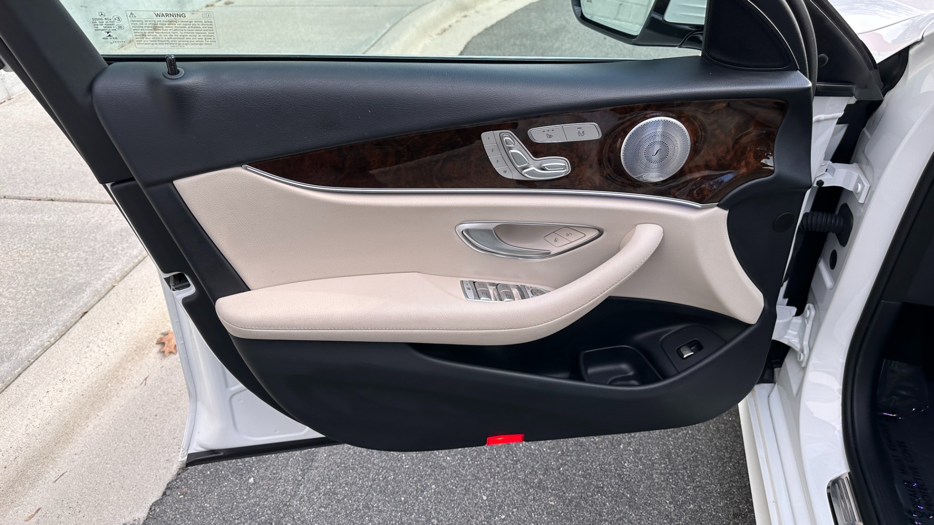Used 2019 Mercedes-Benz E-Class E300 / PREMIUM PACKAGE / BLIND SPOT / BURMESTER SOUND / HEATED STEERING for sale $35,400 at Formula Imports in Charlotte NC 28227 9