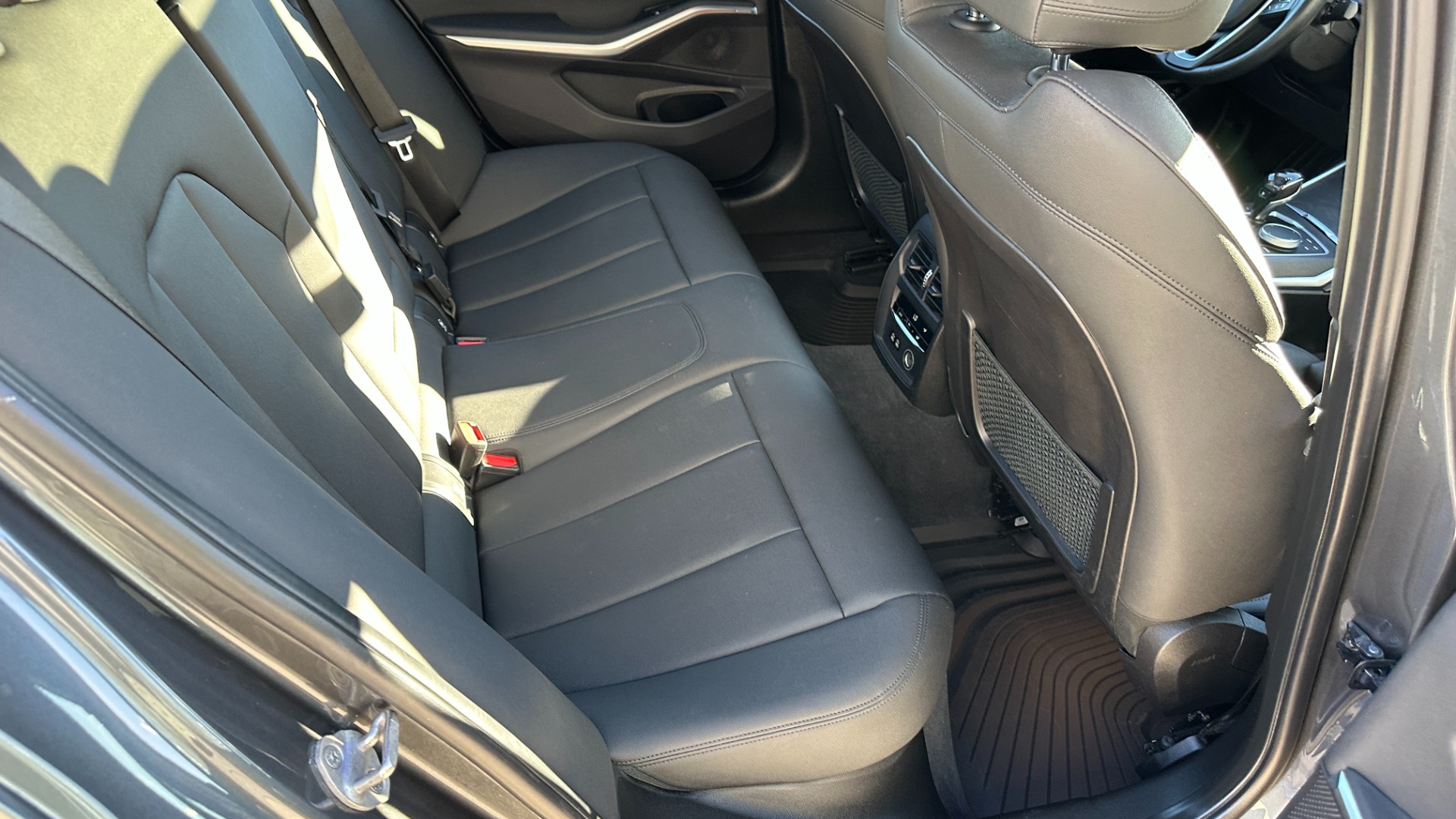 Used 2020 BMW 3 Series 330i xDRIVE / CONVENIENCE / HEATED SEATS / AMBIENT LIGHTING / REMOTE START for sale $35,995 at Formula Imports in Charlotte NC 28227 26