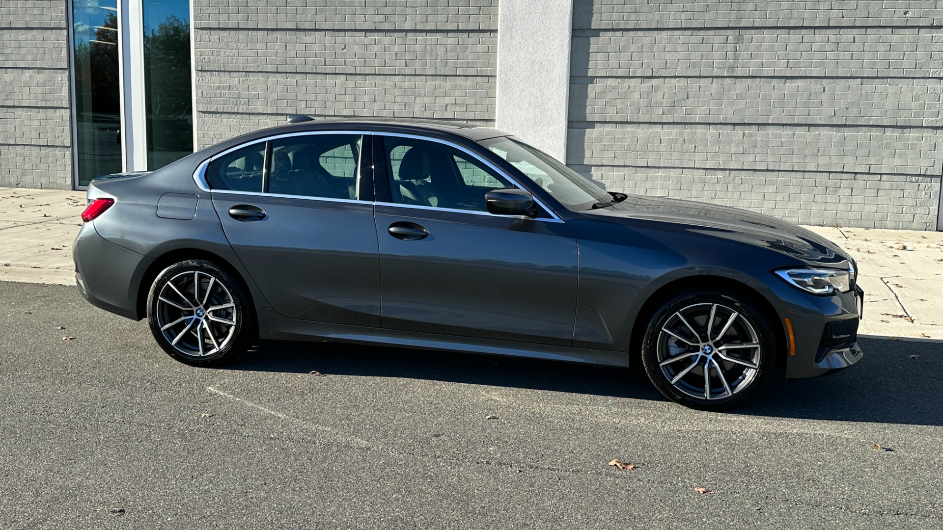 Used 2020 BMW 3 Series 330i xDRIVE / CONVENIENCE / HEATED SEATS / AMBIENT LIGHTING / REMOTE START for sale $35,995 at Formula Imports in Charlotte NC 28227 3