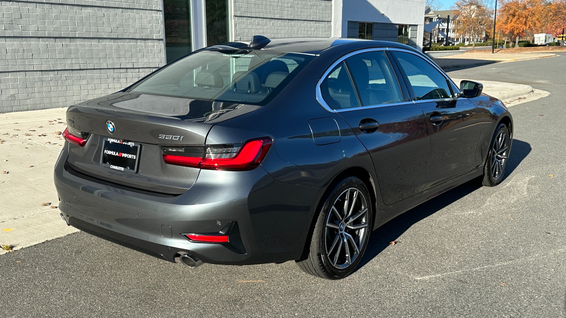 Used 2020 BMW 3 Series 330i xDRIVE / CONVENIENCE / HEATED SEATS / AMBIENT LIGHTING / REMOTE START for sale Sold at Formula Imports in Charlotte NC 28227 4