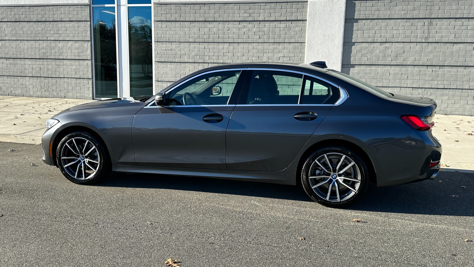Used 2020 BMW 3 Series 330i xDRIVE / CONVENIENCE / HEATED SEATS / AMBIENT LIGHTING / REMOTE START for sale $35,995 at Formula Imports in Charlotte NC 28227 6