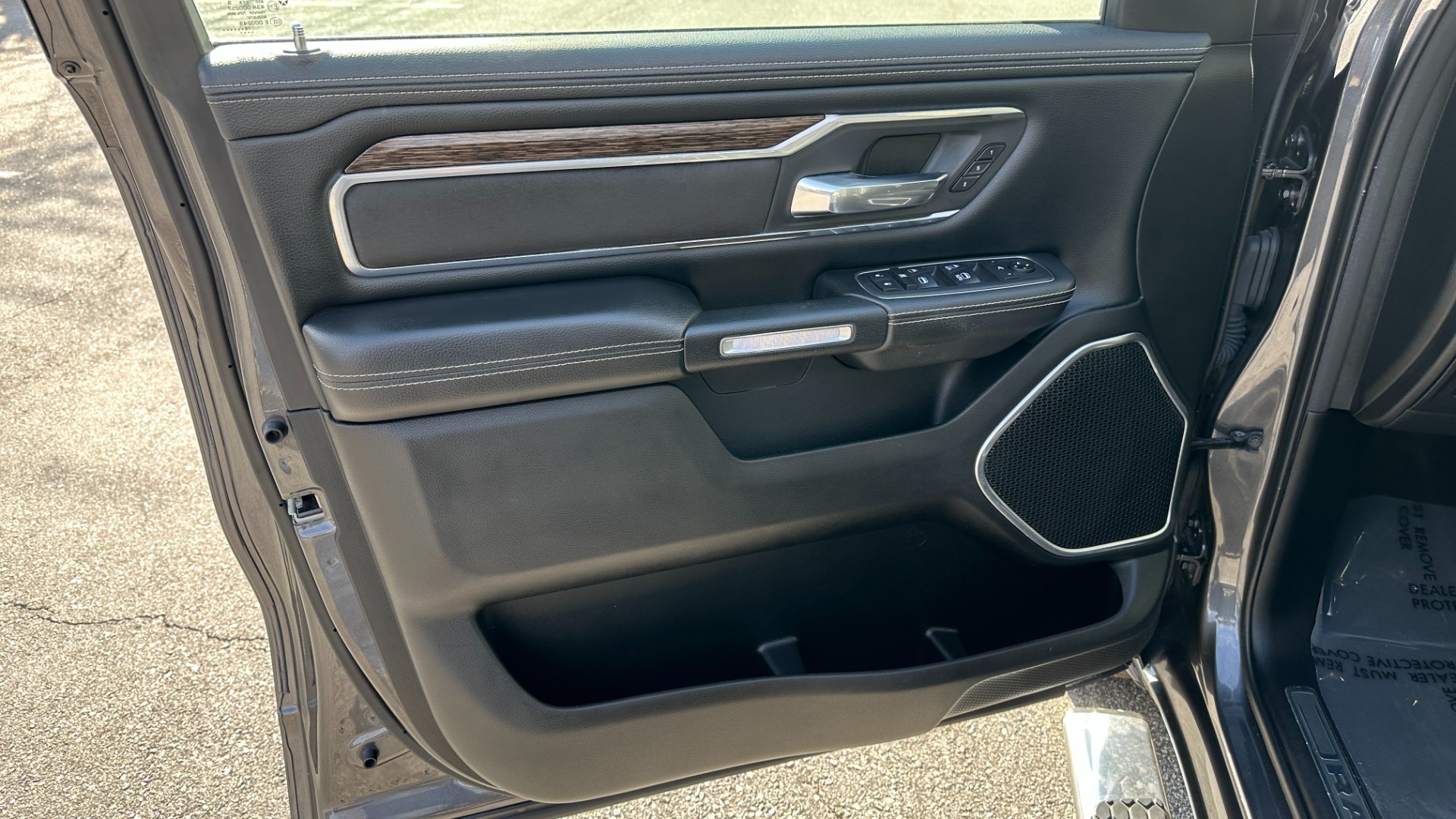 Used 2020 Ram 1500 LARAMIE / LEVEL 1 GROUP / PANORAMIC SUNROOF / 20IN WHEELS / LEATHER for sale Sold at Formula Imports in Charlotte NC 28227 10
