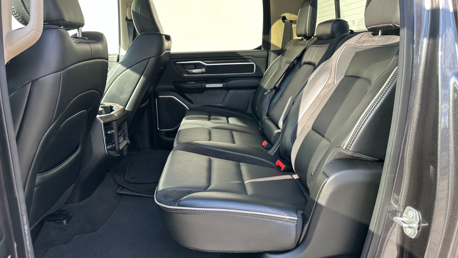 Used 2020 Ram 1500 LARAMIE / LEVEL 1 GROUP / PANORAMIC SUNROOF / 20IN WHEELS / LEATHER for sale $44,995 at Formula Imports in Charlotte NC 28227 22