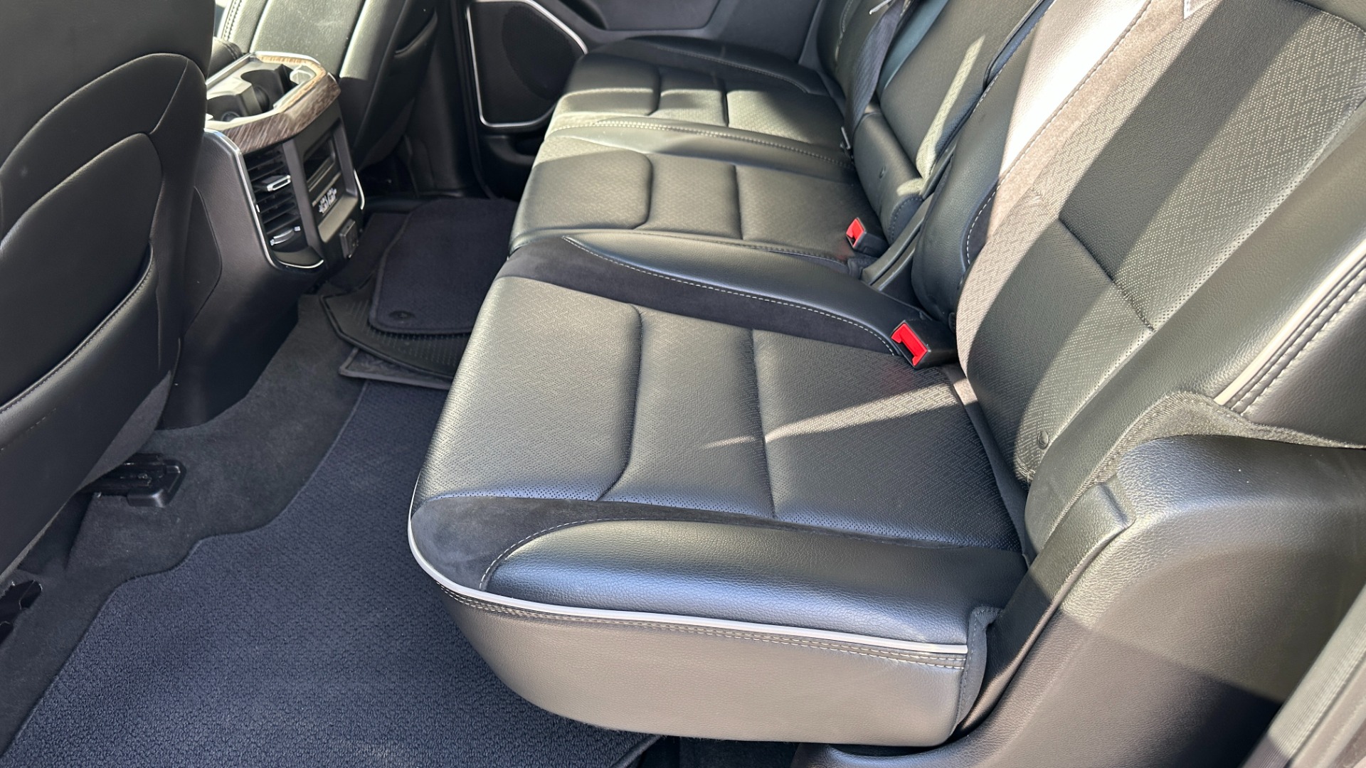 Used 2020 Ram 1500 LARAMIE / LEVEL 1 GROUP / PANORAMIC SUNROOF / 20IN WHEELS / LEATHER for sale $44,995 at Formula Imports in Charlotte NC 28227 24