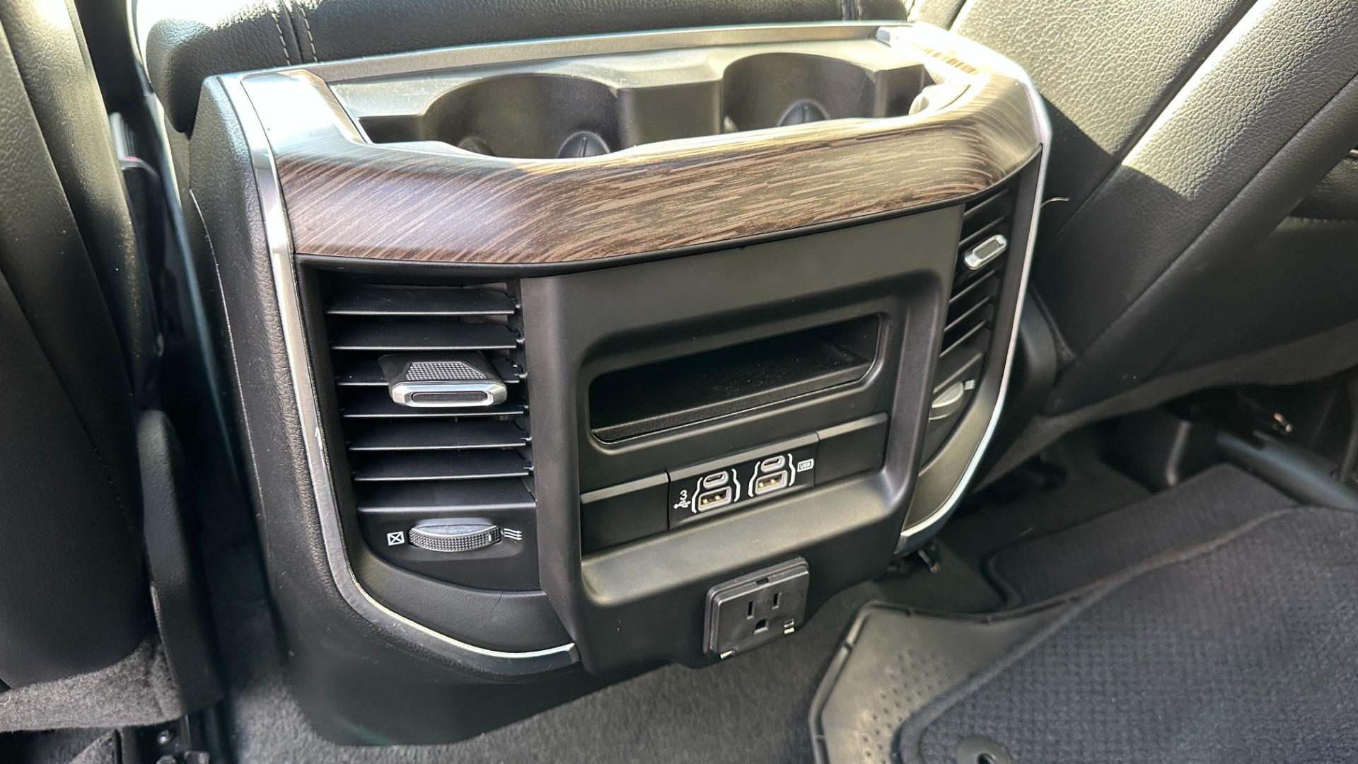 Used 2020 Ram 1500 LARAMIE / LEVEL 1 GROUP / PANORAMIC SUNROOF / 20IN WHEELS / LEATHER for sale $44,995 at Formula Imports in Charlotte NC 28227 27