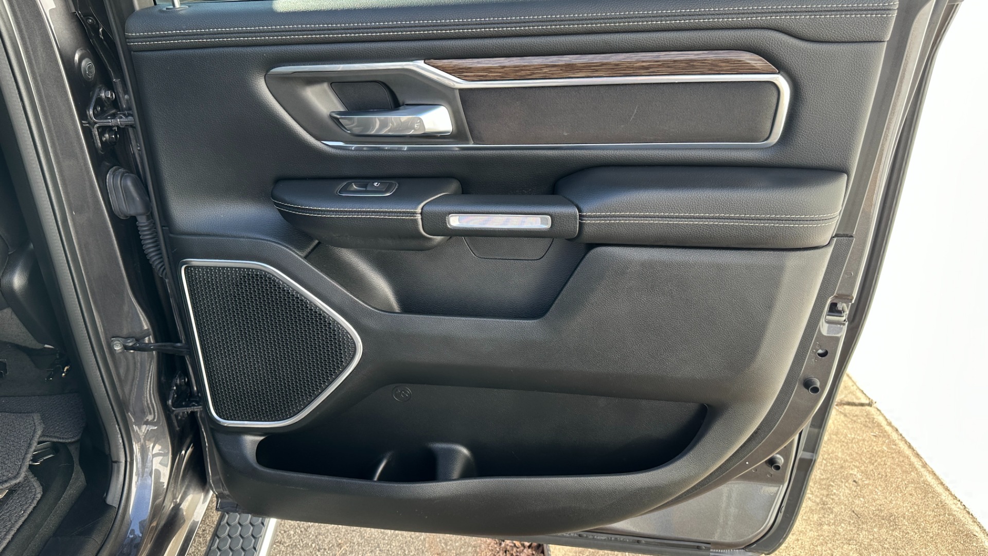 Used 2020 Ram 1500 LARAMIE / LEVEL 1 GROUP / PANORAMIC SUNROOF / 20IN WHEELS / LEATHER for sale $44,995 at Formula Imports in Charlotte NC 28227 29