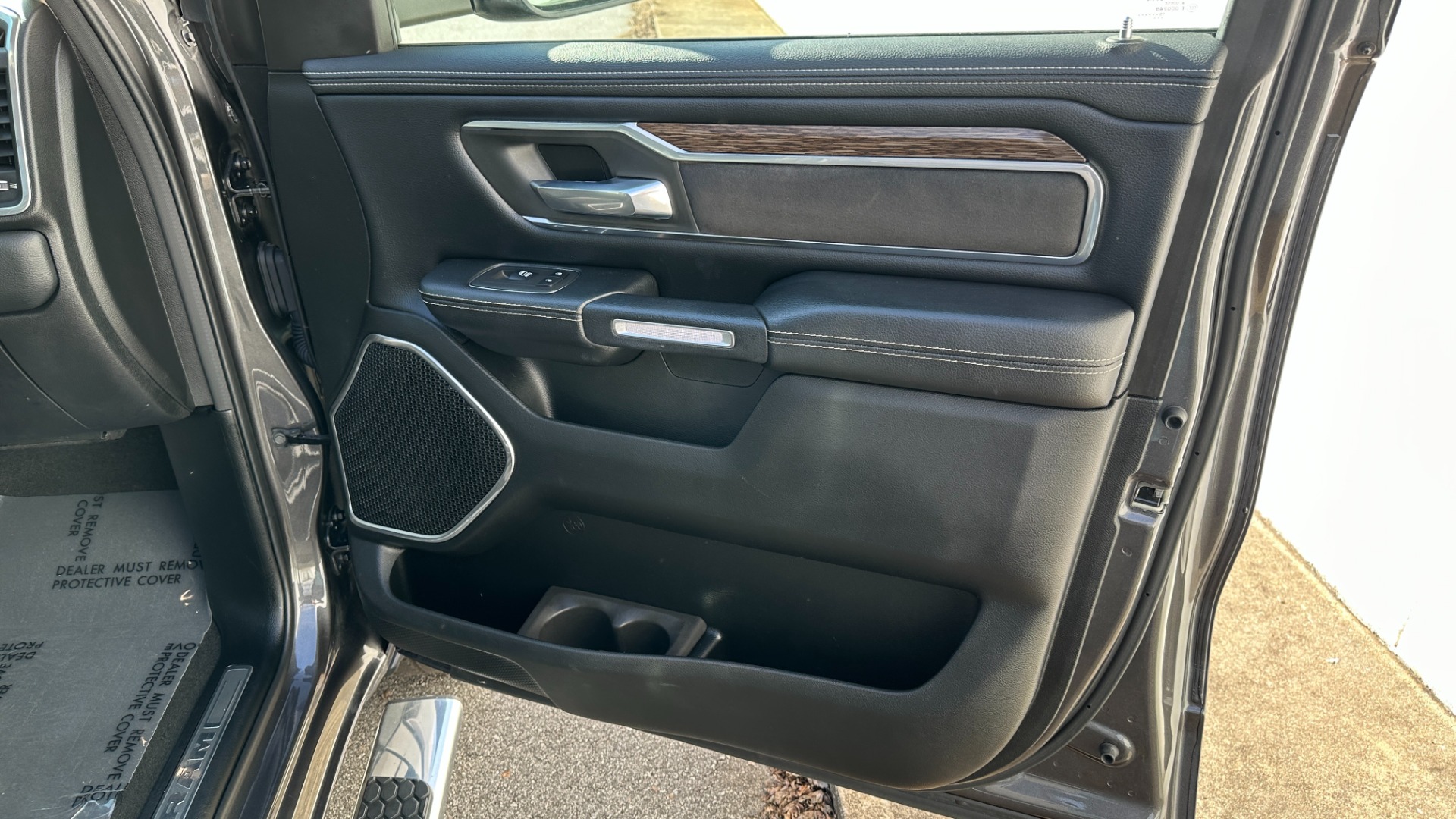 Used 2020 Ram 1500 LARAMIE / LEVEL 1 GROUP / PANORAMIC SUNROOF / 20IN WHEELS / LEATHER for sale $44,995 at Formula Imports in Charlotte NC 28227 33