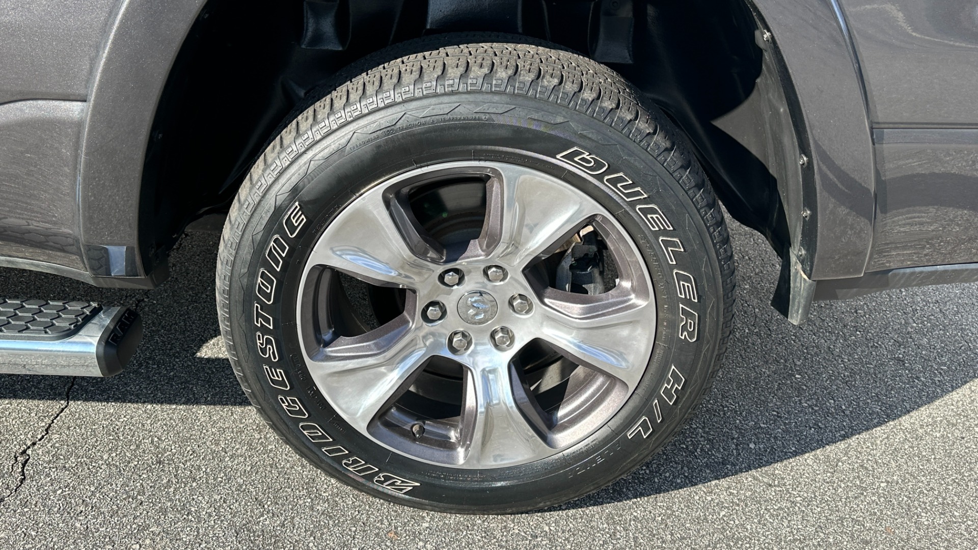 Used 2020 Ram 1500 LARAMIE / LEVEL 1 GROUP / PANORAMIC SUNROOF / 20IN WHEELS / LEATHER for sale $44,995 at Formula Imports in Charlotte NC 28227 49