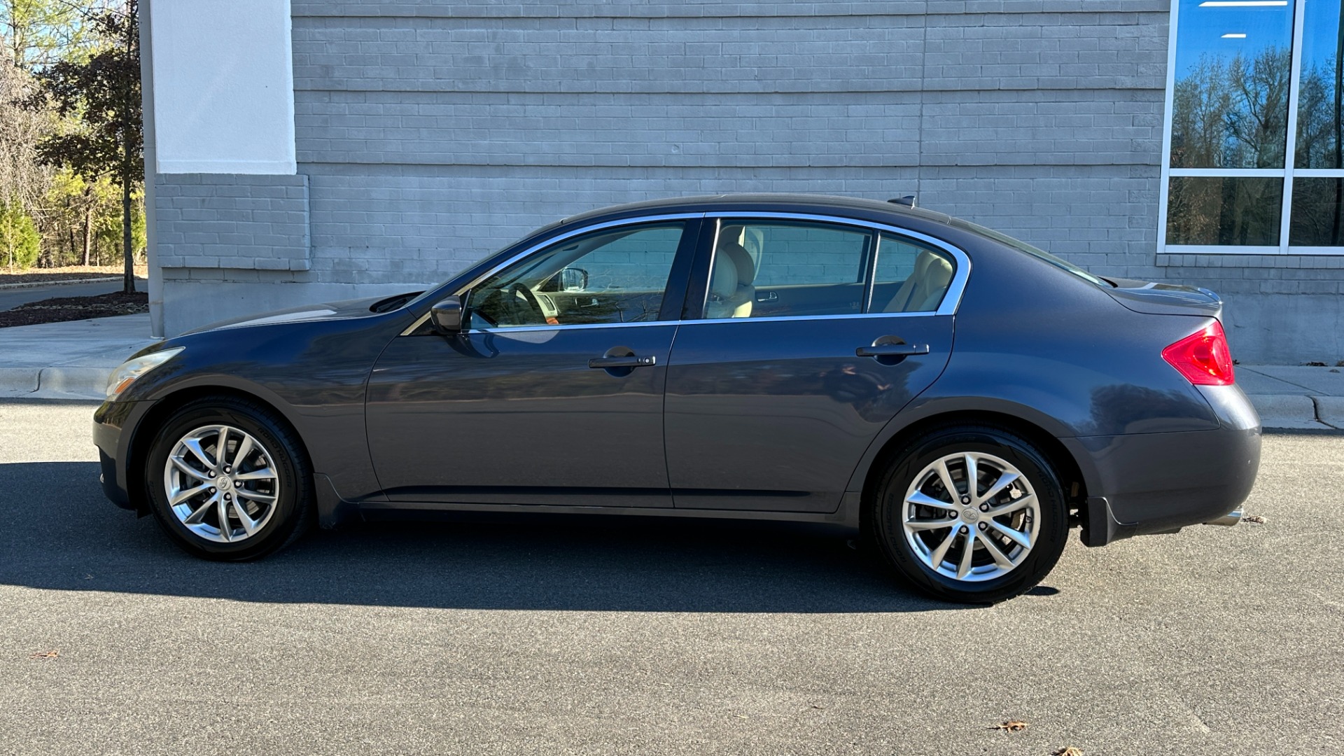 Used 2009 INFINITI G37 Sedan X / AWD / PREMIUM PACKAGE / BOSE / LEATHER / 3.7L V6 / WOOD TRIM for sale $6,200 at Formula Imports in Charlotte NC 28227 3