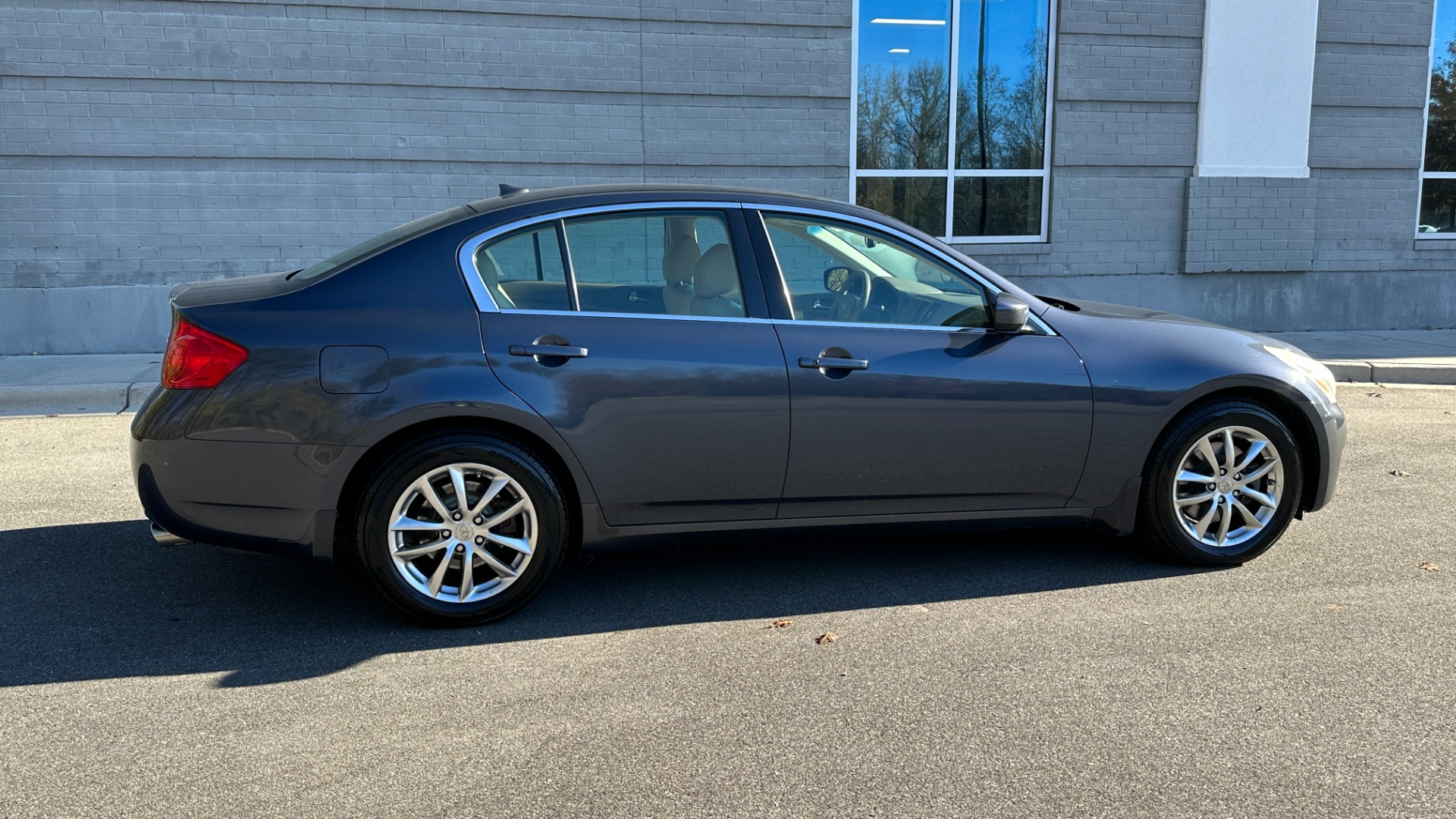 Used 2009 INFINITI G37 Sedan X / AWD / PREMIUM PACKAGE / BOSE / LEATHER / 3.7L V6 / WOOD TRIM for sale $6,200 at Formula Imports in Charlotte NC 28227 6