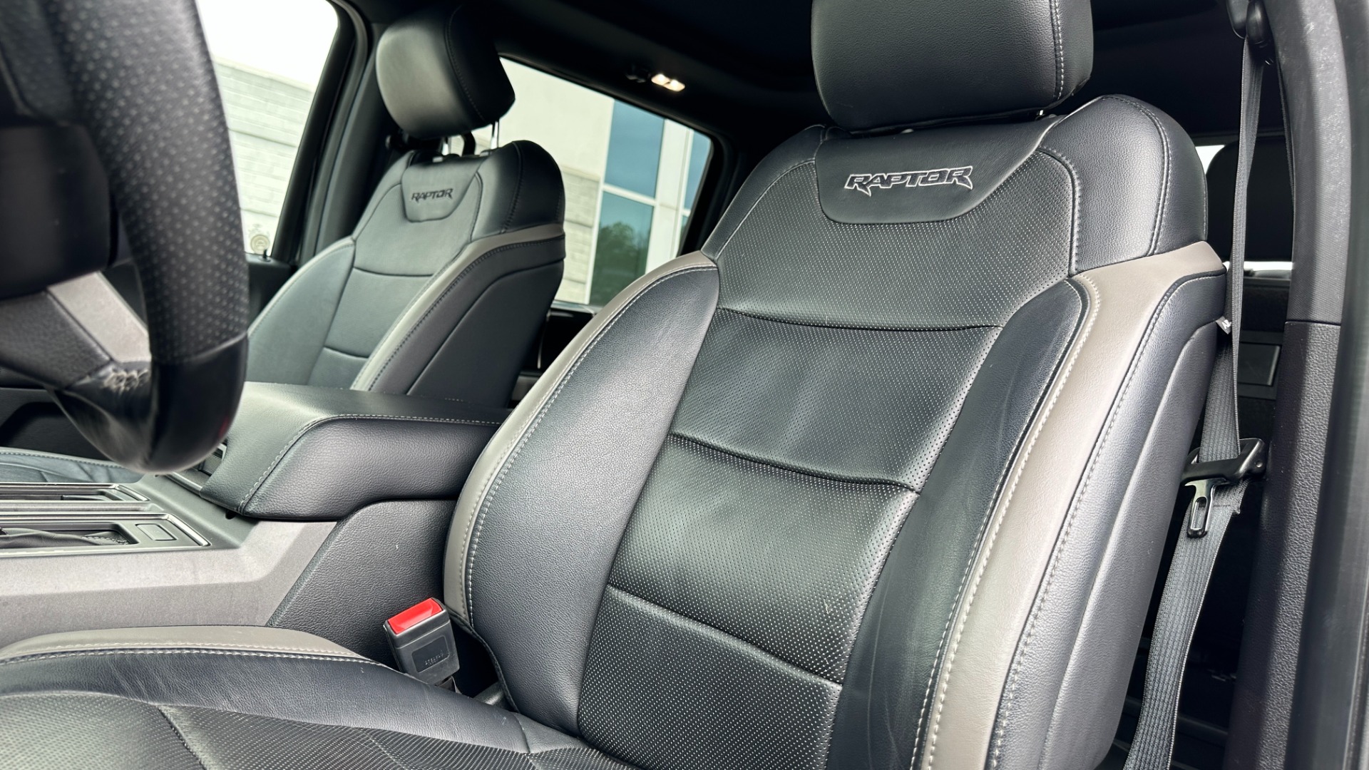 Used 2018 Ford F-150 RAPTOR / 802A PACKAGE / PANORAMIC ROOF / BED COVER / CARBON FIBER / HEATED for sale Sold at Formula Imports in Charlotte NC 28227 16