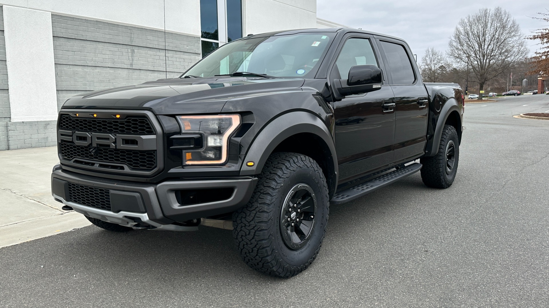 Used 2018 Ford F-150 RAPTOR / 802A PACKAGE / PANORAMIC ROOF / BED COVER / CARBON FIBER / HEATED for sale Sold at Formula Imports in Charlotte NC 28227 2