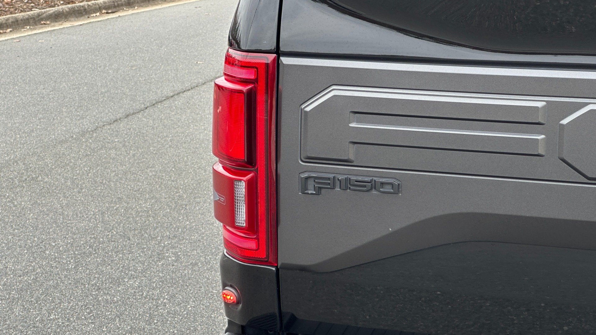 Used 2018 Ford F-150 RAPTOR / 802A PACKAGE / PANORAMIC ROOF / BED COVER / CARBON FIBER / HEATED for sale Sold at Formula Imports in Charlotte NC 28227 43