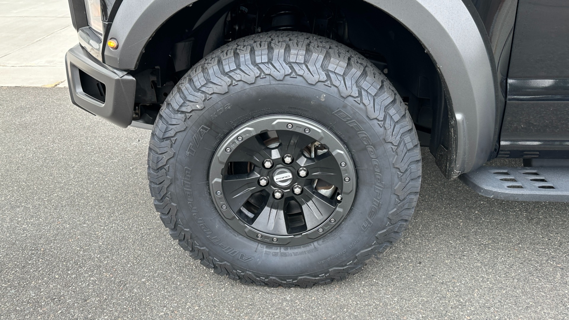 Used 2018 Ford F-150 RAPTOR / 802A PACKAGE / PANORAMIC ROOF / BED COVER / CARBON FIBER / HEATED for sale Sold at Formula Imports in Charlotte NC 28227 50