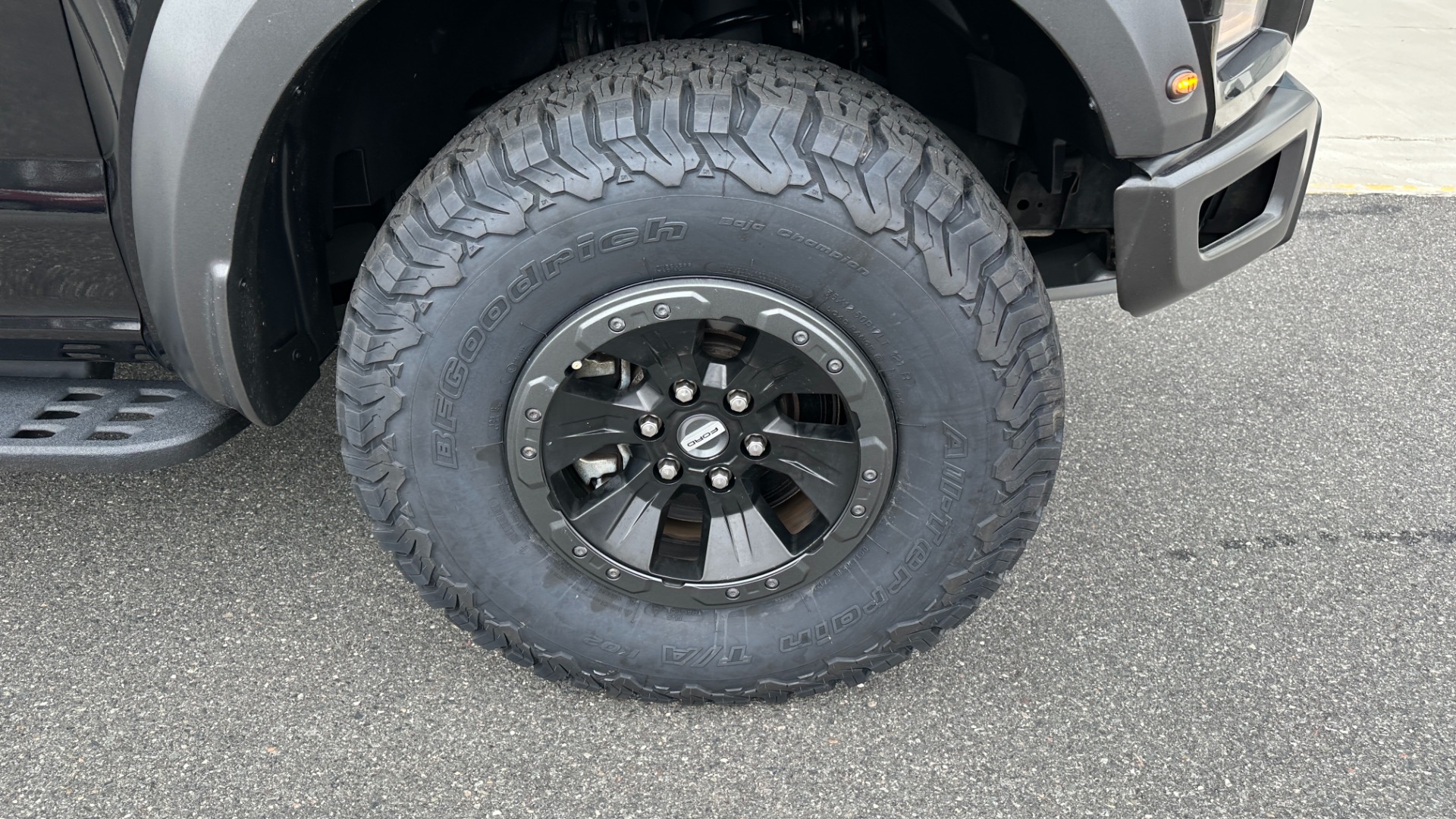 Used 2018 Ford F-150 RAPTOR / 802A PACKAGE / PANORAMIC ROOF / BED COVER / CARBON FIBER / HEATED for sale Sold at Formula Imports in Charlotte NC 28227 51