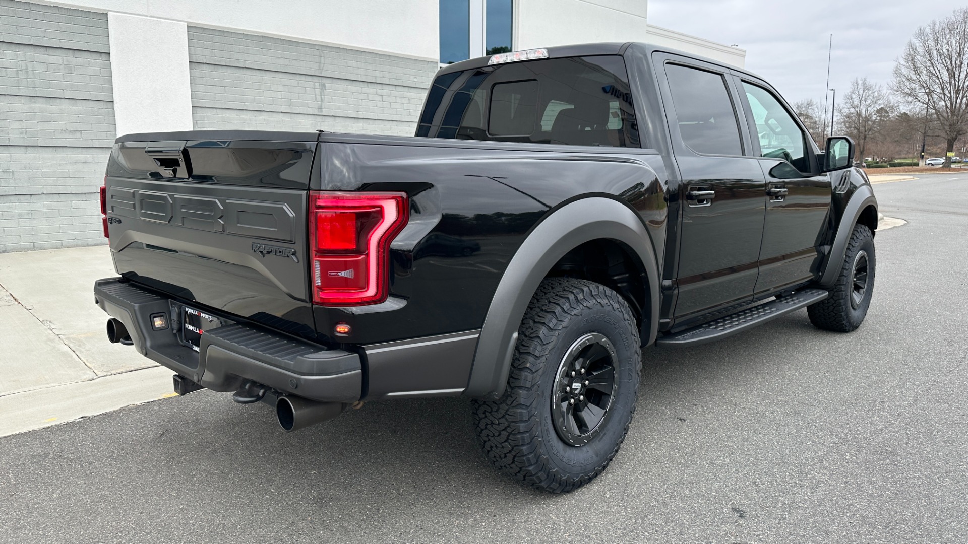 Used 2018 Ford F-150 RAPTOR / 802A PACKAGE / PANORAMIC ROOF / BED COVER / CARBON FIBER / HEATED for sale Sold at Formula Imports in Charlotte NC 28227 6