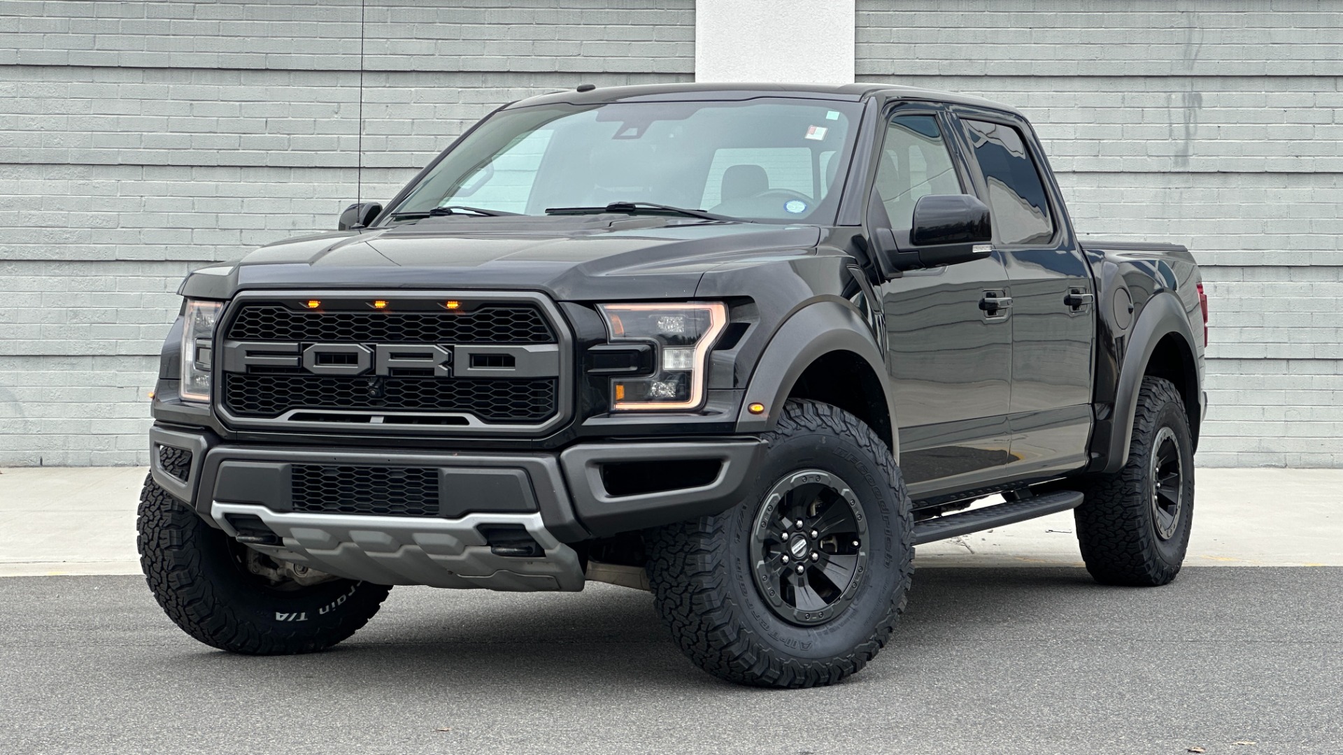 Used 2018 Ford F-150 RAPTOR / 802A PACKAGE / PANORAMIC ROOF / BED COVER / CARBON FIBER / HEATED for sale Sold at Formula Imports in Charlotte NC 28227 1