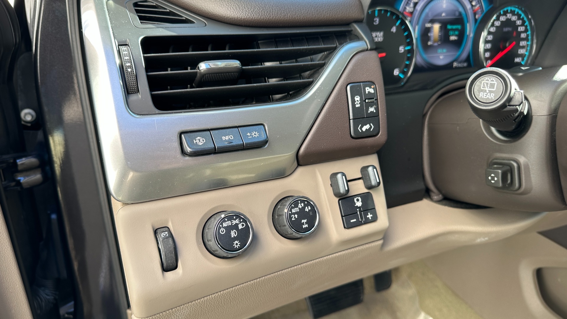 Used 2016 Chevrolet Tahoe LTZ / NAVIGATION / LEATHER / 4WD / 22IN WHEELS / REAR ENTERTAINMENT for sale $38,500 at Formula Imports in Charlotte NC 28227 15