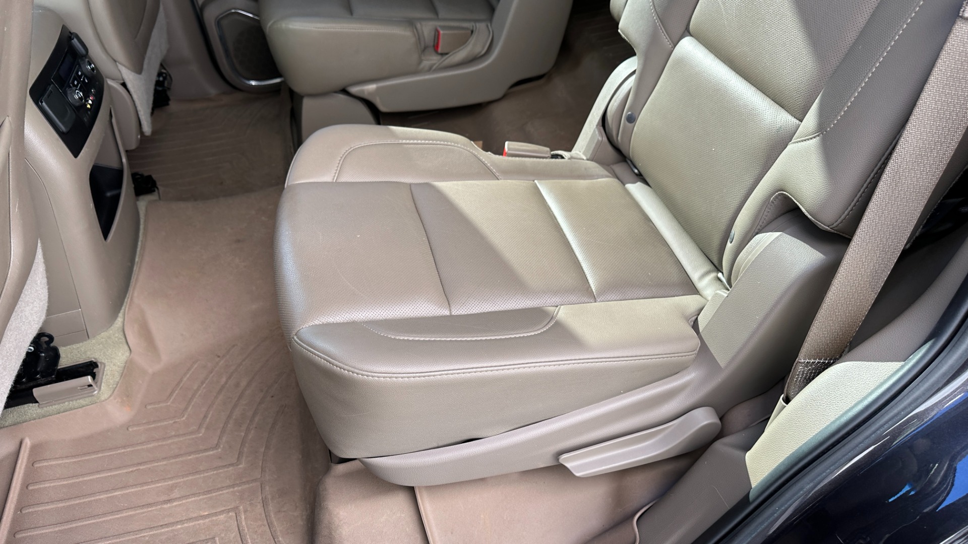 Used 2016 Chevrolet Tahoe LTZ / NAVIGATION / LEATHER / 4WD / 22IN WHEELS / REAR ENTERTAINMENT for sale $38,500 at Formula Imports in Charlotte NC 28227 29