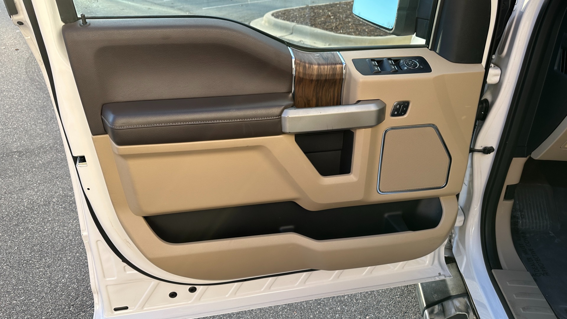 Used 2018 Ford F-150 LARIAT / 3.5L ECOBOOST / PANORAMIC ROOF / FX4 OFFROAD / MAX TOW PACKAGE for sale $35,995 at Formula Imports in Charlotte NC 28227 10