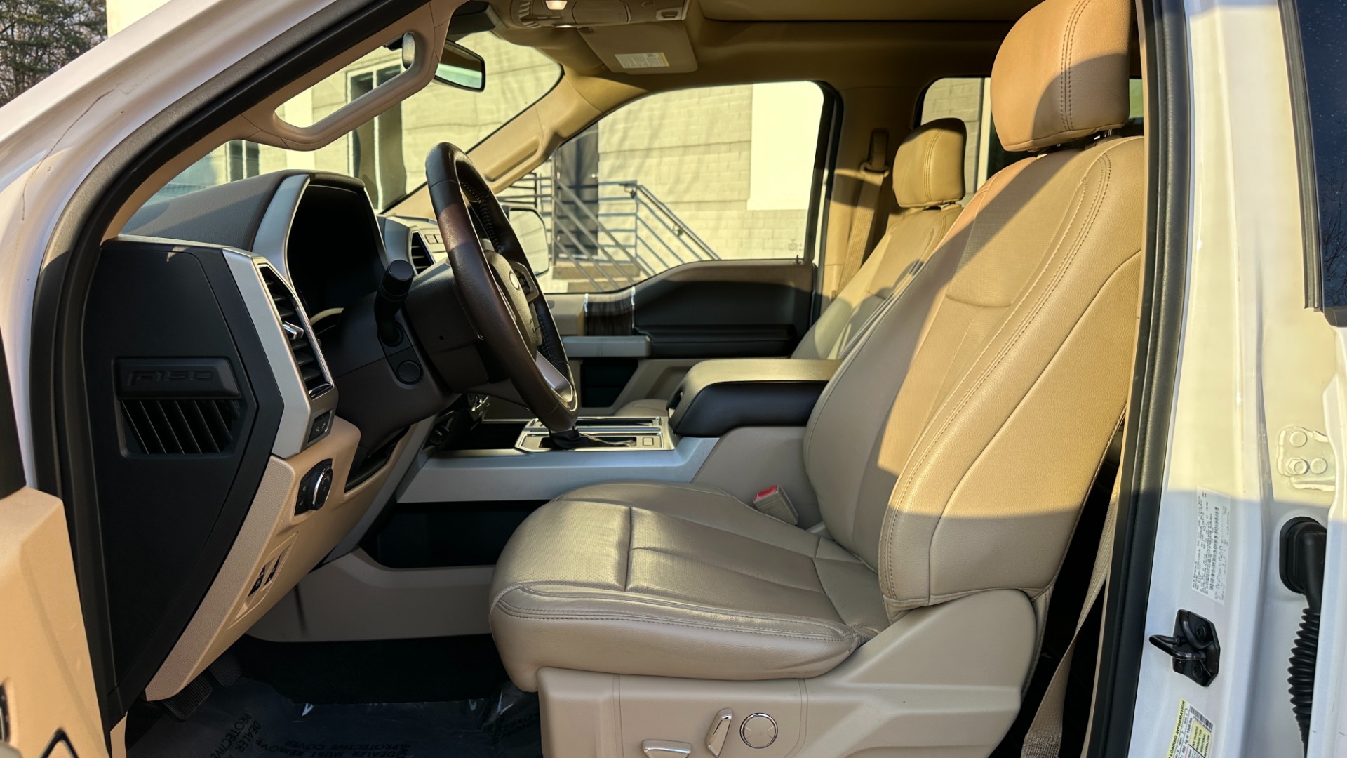 Used 2018 Ford F-150 LARIAT / 3.5L ECOBOOST / PANORAMIC ROOF / FX4 OFFROAD / MAX TOW PACKAGE for sale $35,995 at Formula Imports in Charlotte NC 28227 12