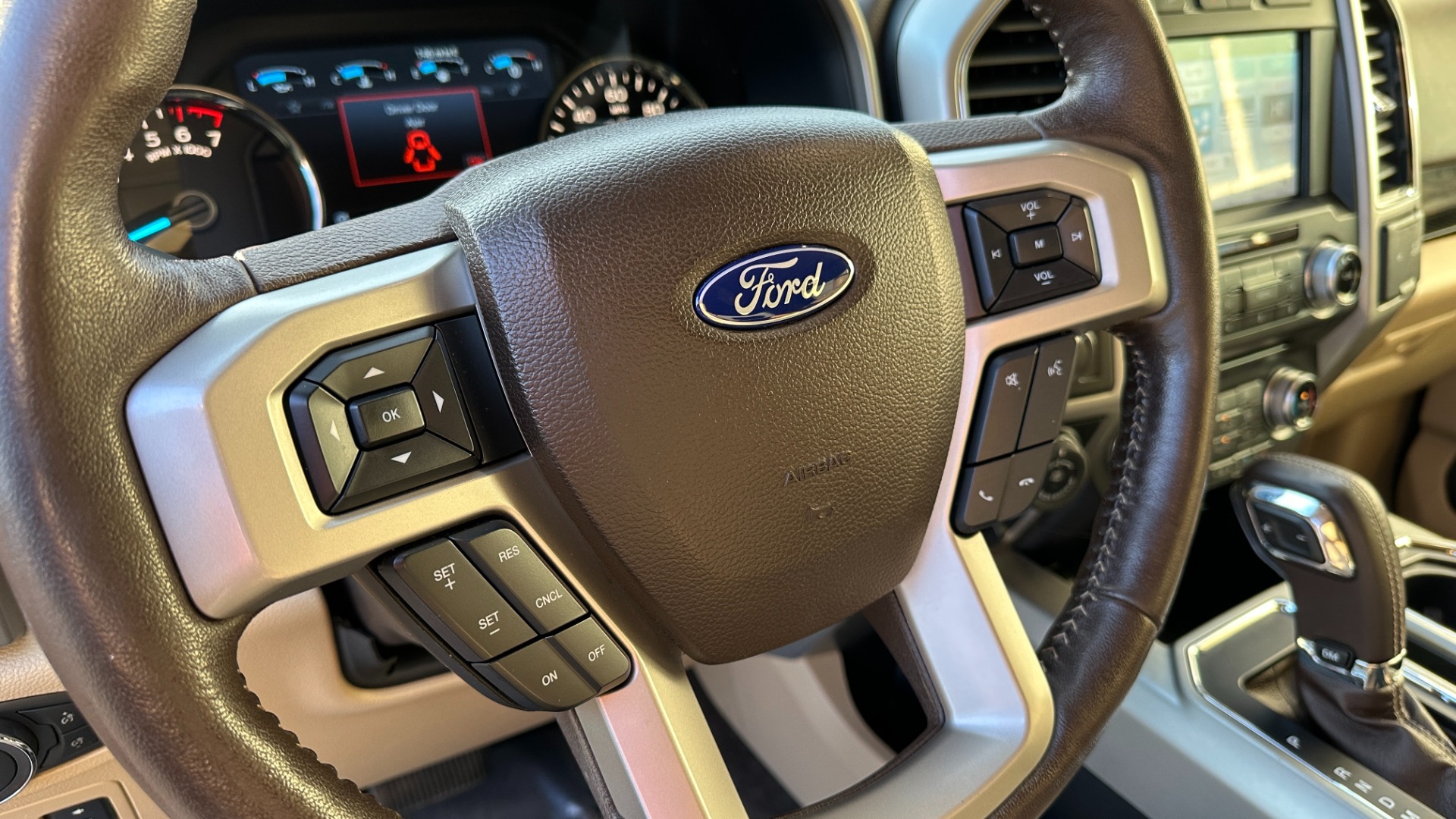 Used 2018 Ford F-150 LARIAT / 3.5L ECOBOOST / PANORAMIC ROOF / FX4 OFFROAD / MAX TOW PACKAGE for sale $35,995 at Formula Imports in Charlotte NC 28227 16