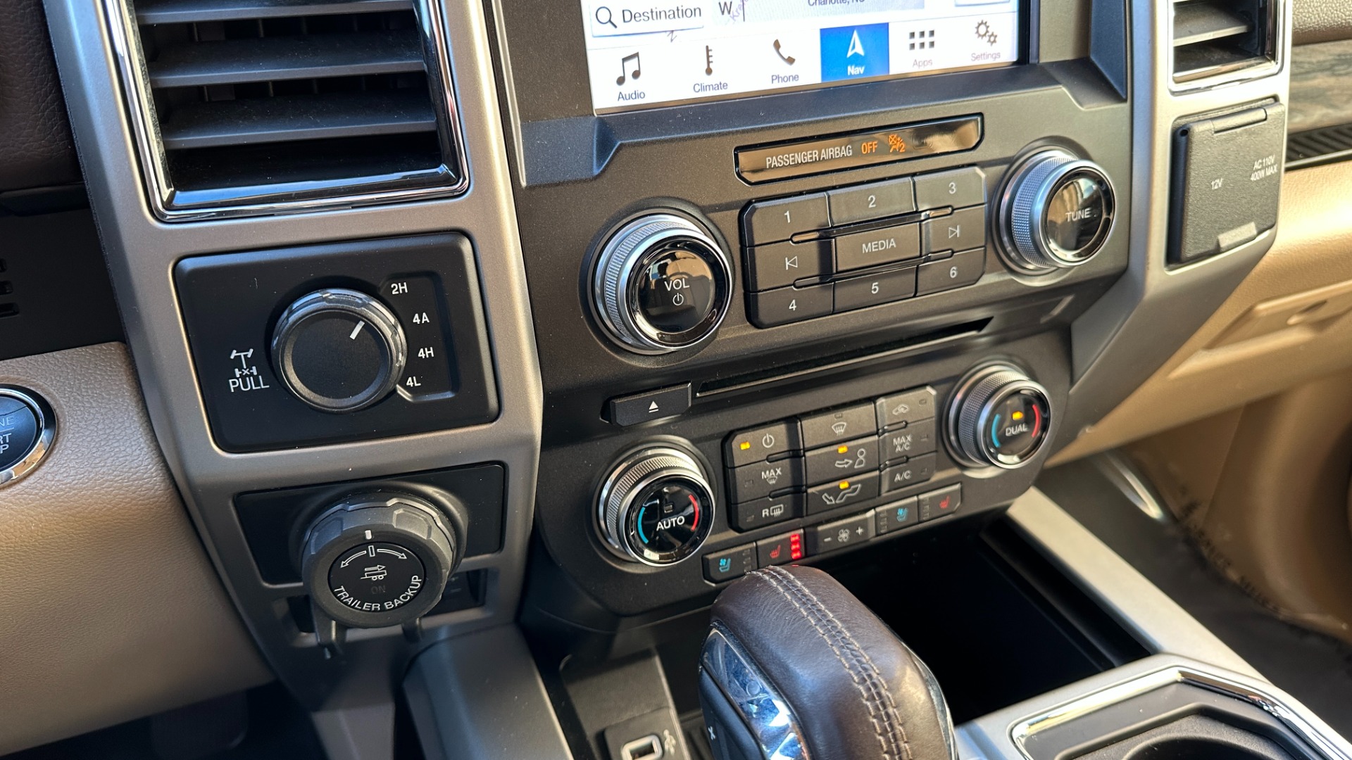 Used 2018 Ford F-150 LARIAT / 3.5L ECOBOOST / PANORAMIC ROOF / FX4 OFFROAD / MAX TOW PACKAGE for sale $35,995 at Formula Imports in Charlotte NC 28227 21