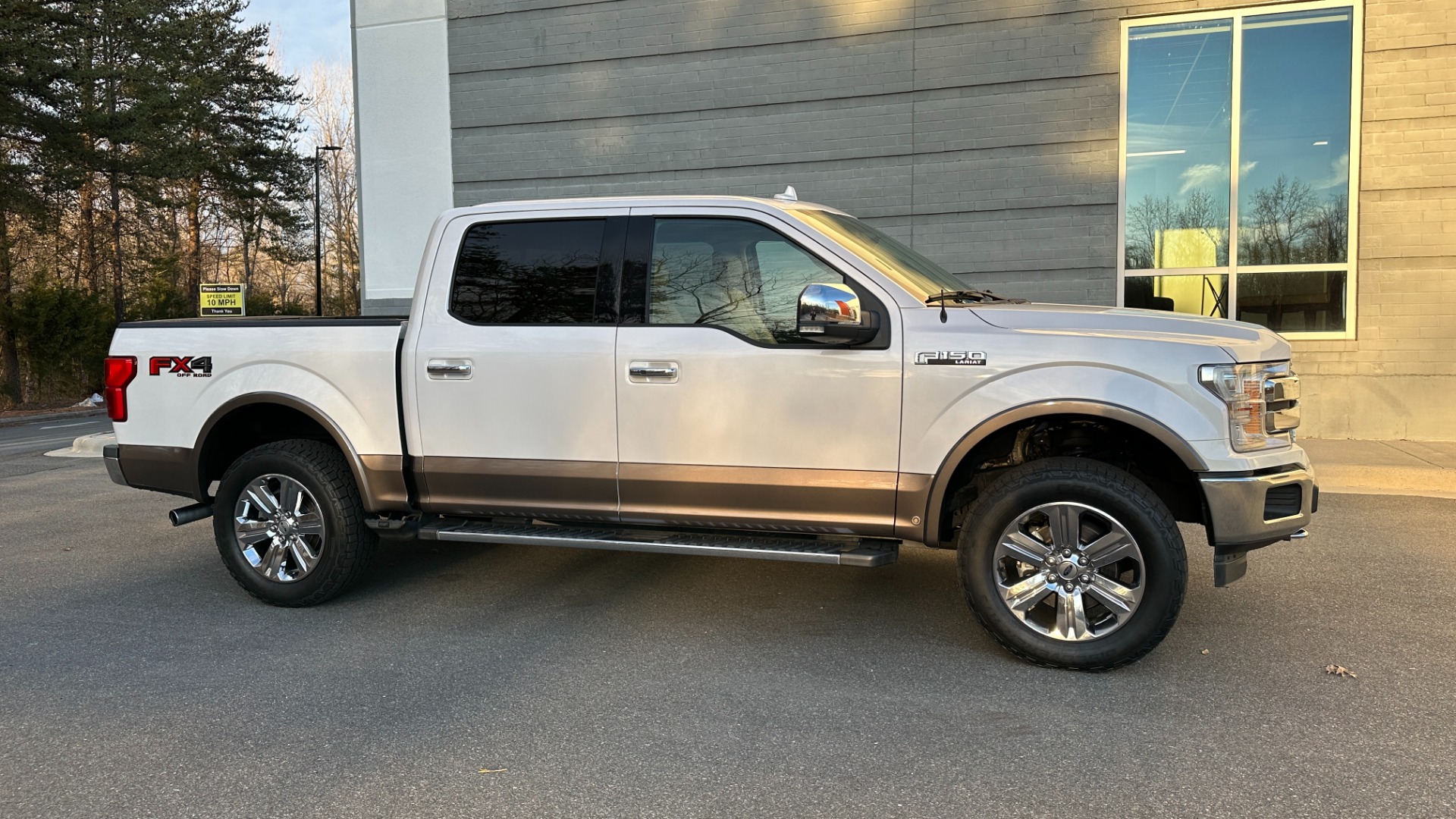 Used 2018 Ford F-150 LARIAT / 3.5L ECOBOOST / PANORAMIC ROOF / FX4 OFFROAD / MAX TOW PACKAGE for sale $35,995 at Formula Imports in Charlotte NC 28227 3