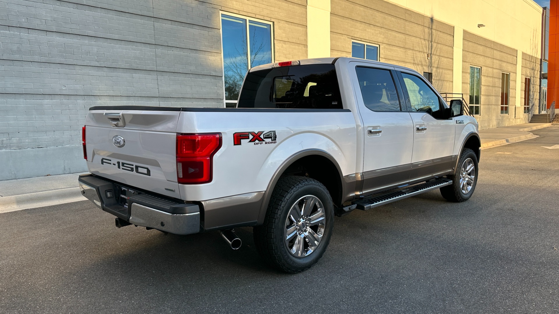 Used 2018 Ford F-150 LARIAT / 3.5L ECOBOOST / PANORAMIC ROOF / FX4 OFFROAD / MAX TOW PACKAGE for sale $35,995 at Formula Imports in Charlotte NC 28227 4