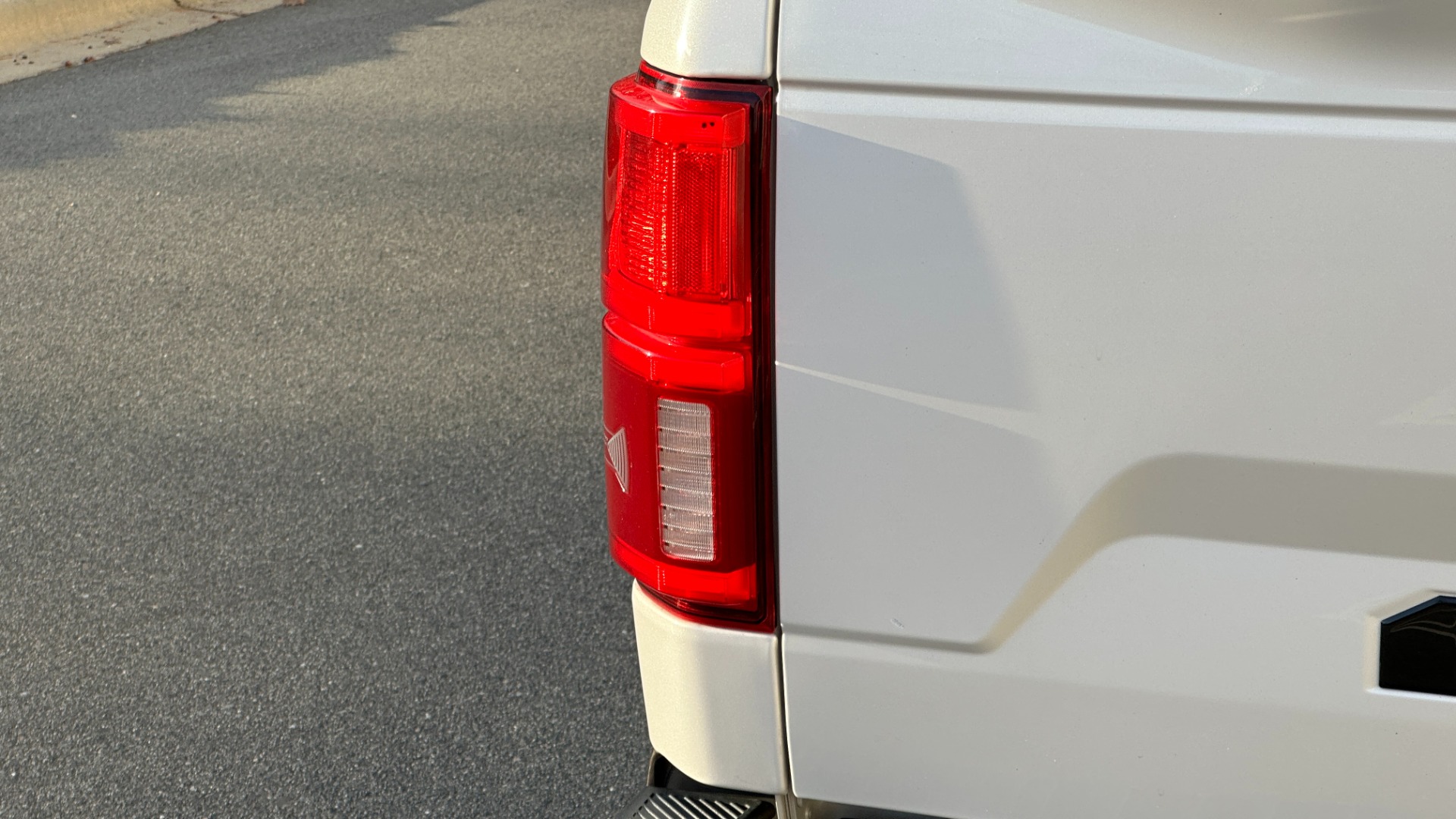 Used 2018 Ford F-150 LARIAT / 3.5L ECOBOOST / PANORAMIC ROOF / FX4 OFFROAD / MAX TOW PACKAGE for sale $35,995 at Formula Imports in Charlotte NC 28227 44