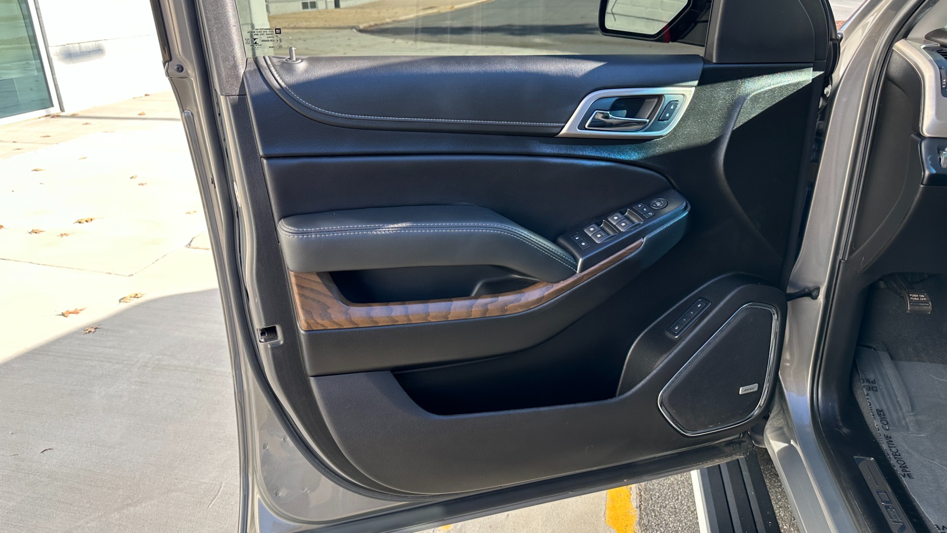 Used 2019 GMC Yukon DENALI ULTIMATE / DVD / CAPTAINS CHAIRS / 3RD ROW / LEATHER / NAV for sale Sold at Formula Imports in Charlotte NC 28227 10