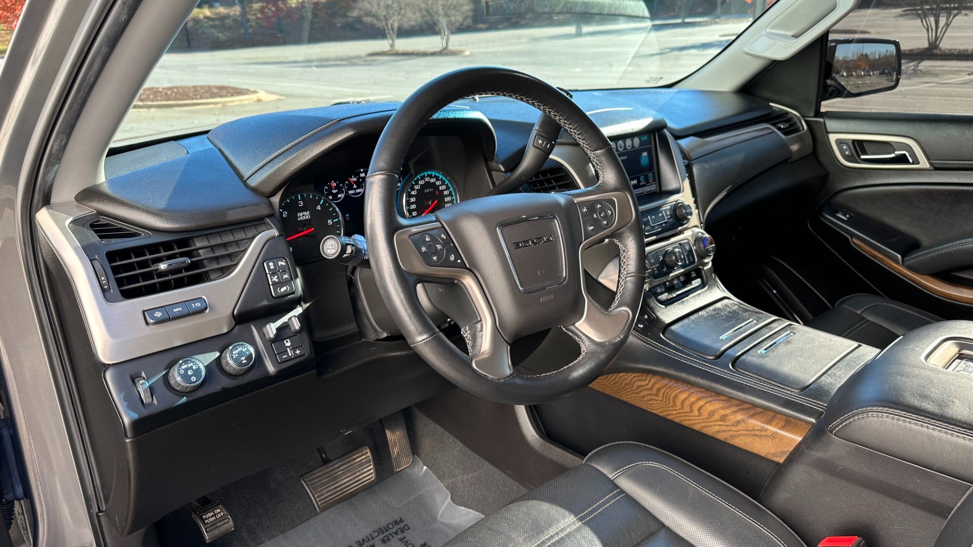 Used 2019 GMC Yukon DENALI ULTIMATE / DVD / CAPTAINS CHAIRS / 3RD ROW / LEATHER / NAV for sale Sold at Formula Imports in Charlotte NC 28227 11