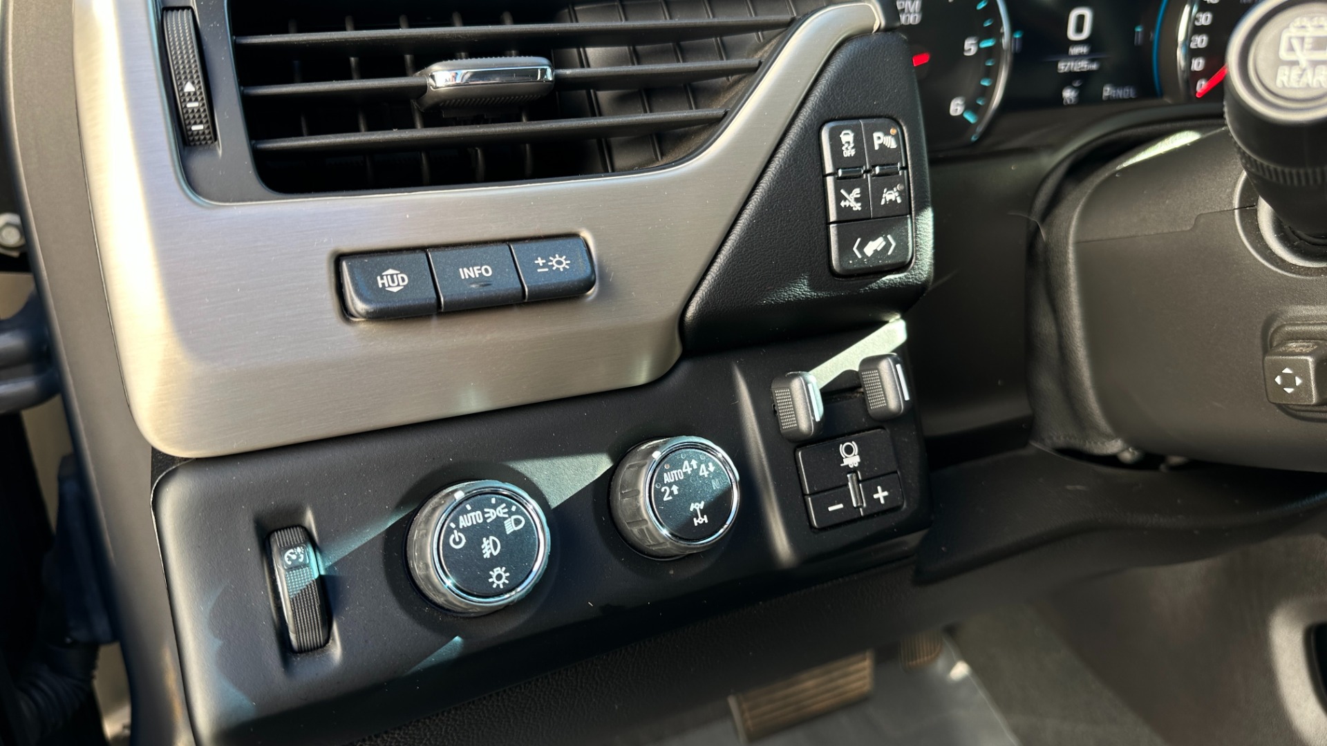 Used 2019 GMC Yukon DENALI ULTIMATE / DVD / CAPTAINS CHAIRS / 3RD ROW / LEATHER / NAV for sale Sold at Formula Imports in Charlotte NC 28227 14