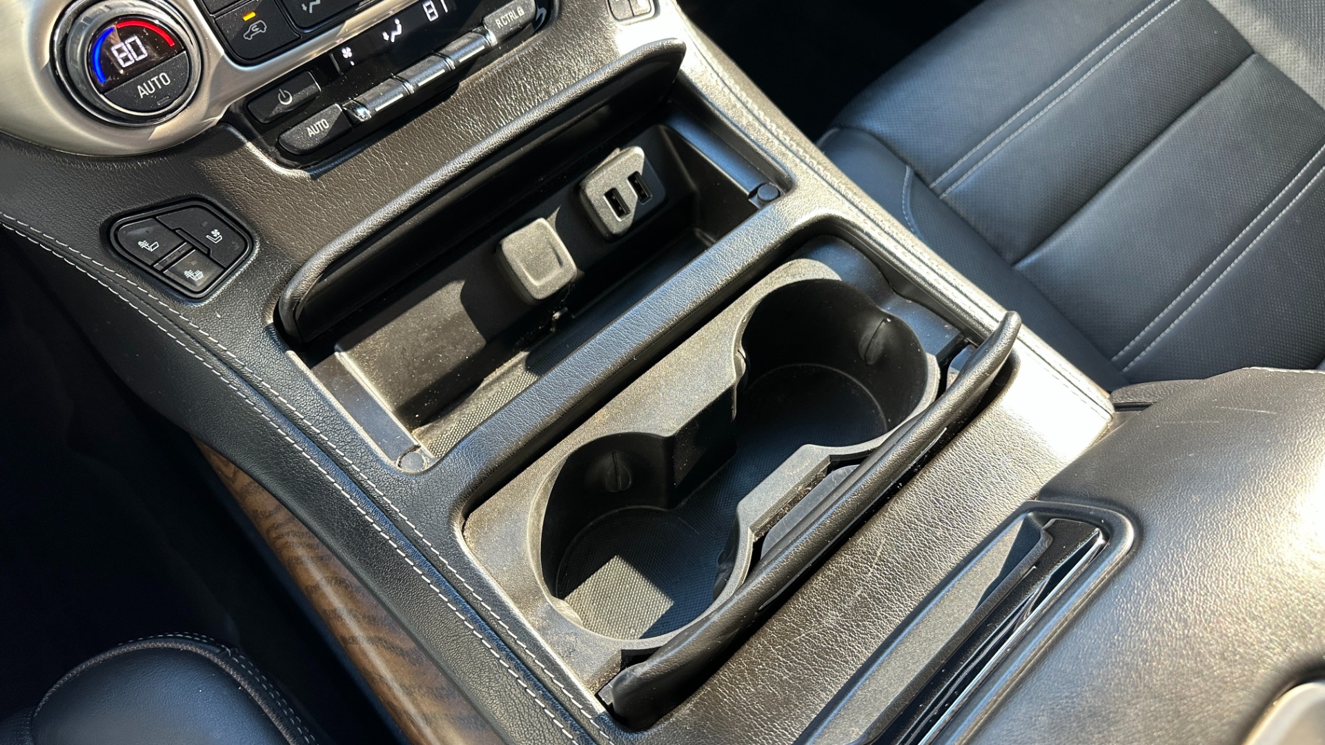 Used 2019 GMC Yukon DENALI ULTIMATE / DVD / CAPTAINS CHAIRS / 3RD ROW / LEATHER / NAV for sale Sold at Formula Imports in Charlotte NC 28227 23