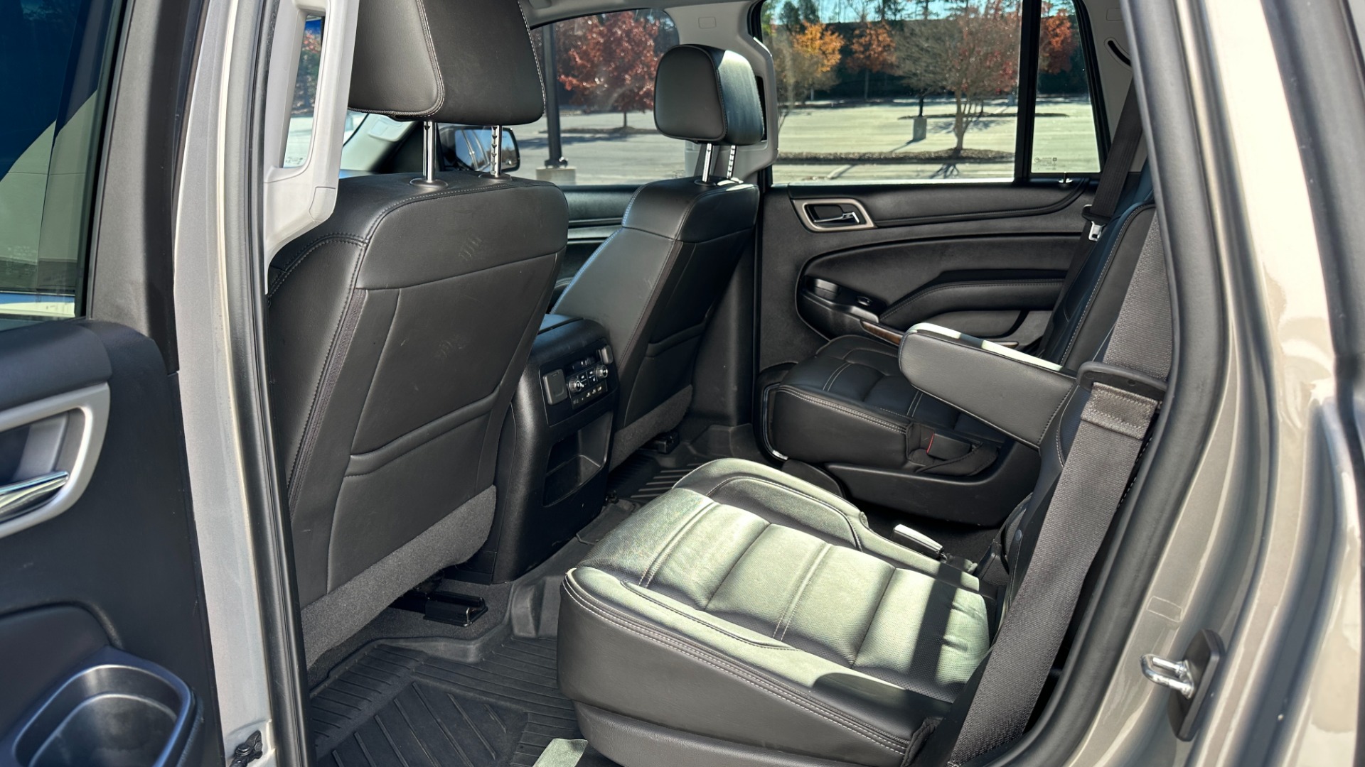 Used 2019 GMC Yukon DENALI ULTIMATE / DVD / CAPTAINS CHAIRS / 3RD ROW / LEATHER / NAV for sale Sold at Formula Imports in Charlotte NC 28227 25
