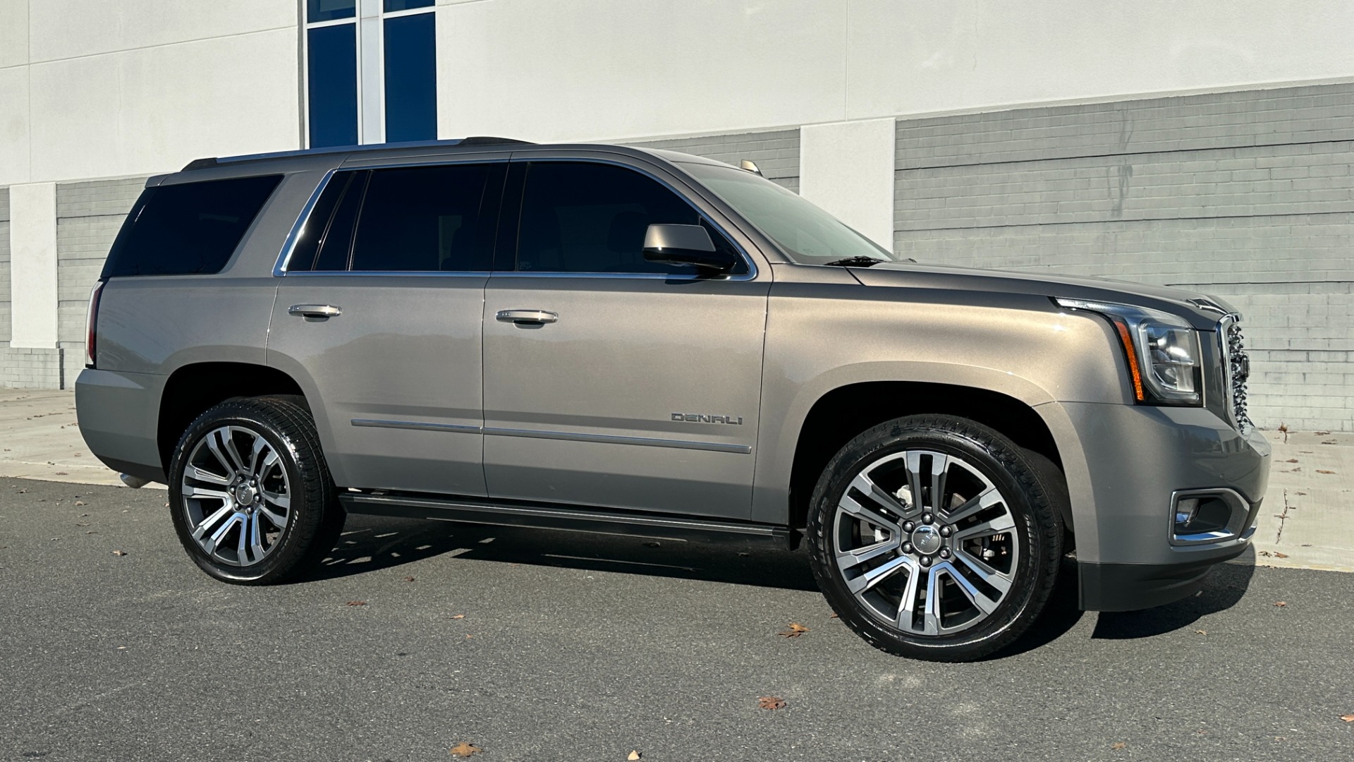 Used 2019 GMC Yukon DENALI ULTIMATE / DVD / CAPTAINS CHAIRS / 3RD ROW / LEATHER / NAV for sale Sold at Formula Imports in Charlotte NC 28227 3