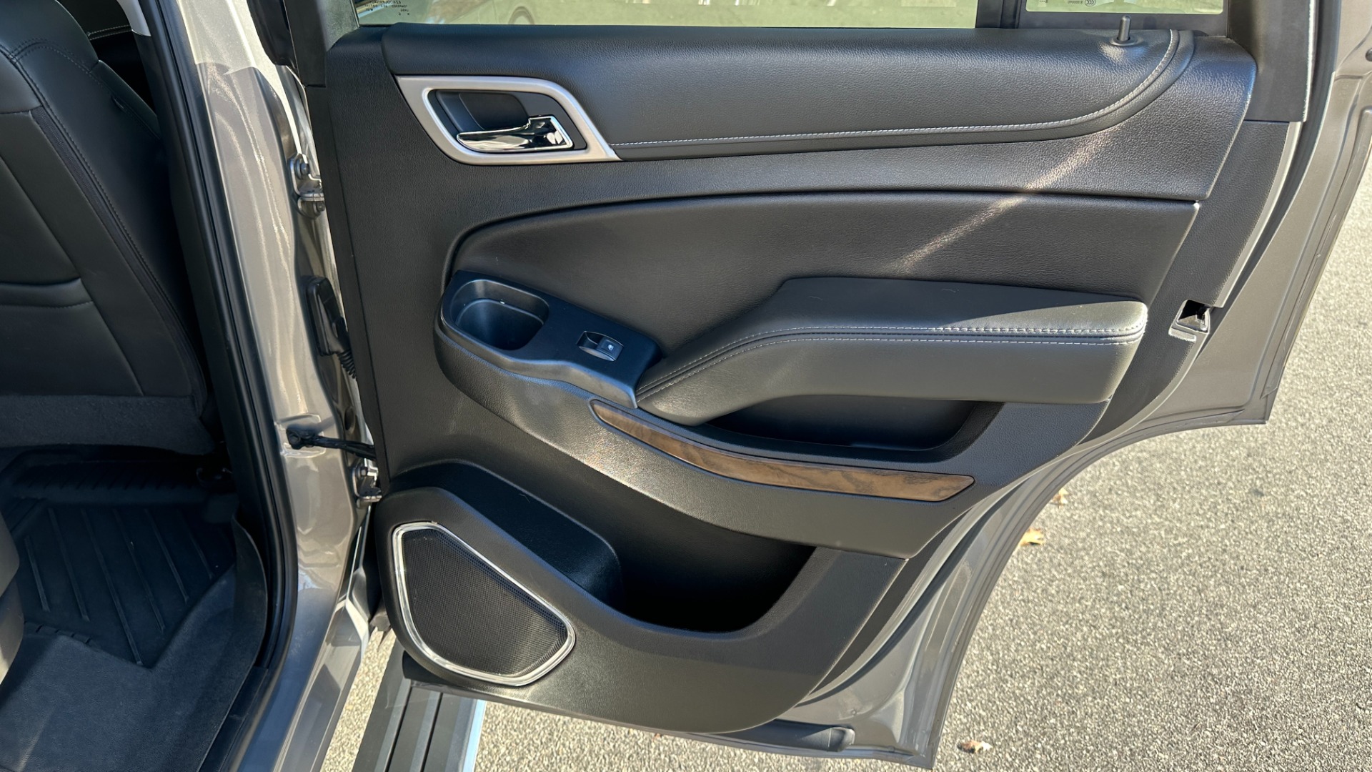 Used 2019 GMC Yukon DENALI ULTIMATE / DVD / CAPTAINS CHAIRS / 3RD ROW / LEATHER / NAV for sale Sold at Formula Imports in Charlotte NC 28227 33