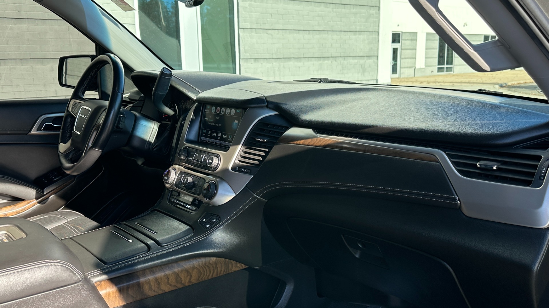 Used 2019 GMC Yukon DENALI ULTIMATE / DVD / CAPTAINS CHAIRS / 3RD ROW / LEATHER / NAV for sale Sold at Formula Imports in Charlotte NC 28227 36