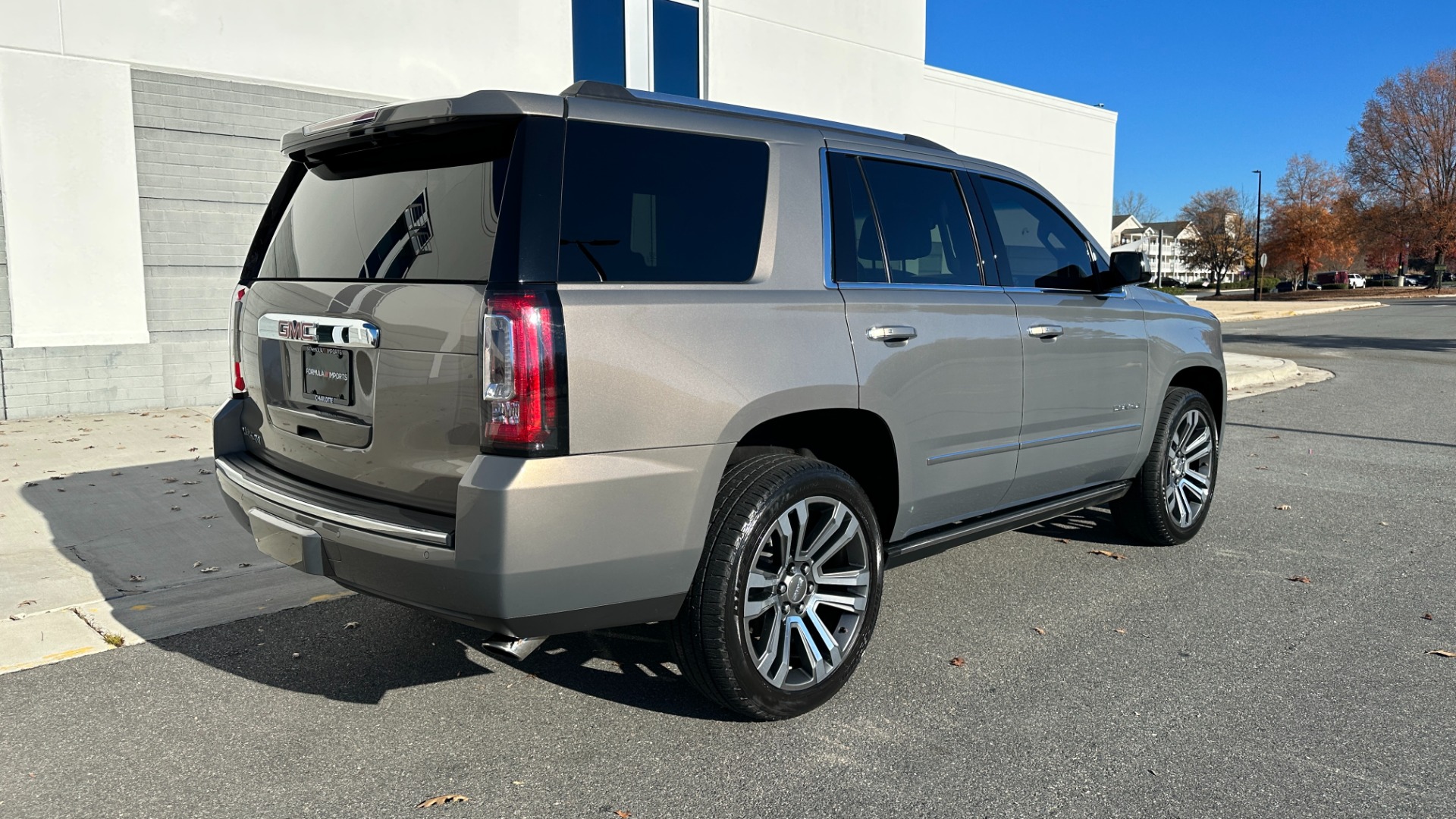 Used 2019 GMC Yukon DENALI ULTIMATE / DVD / CAPTAINS CHAIRS / 3RD ROW / LEATHER / NAV for sale Sold at Formula Imports in Charlotte NC 28227 4